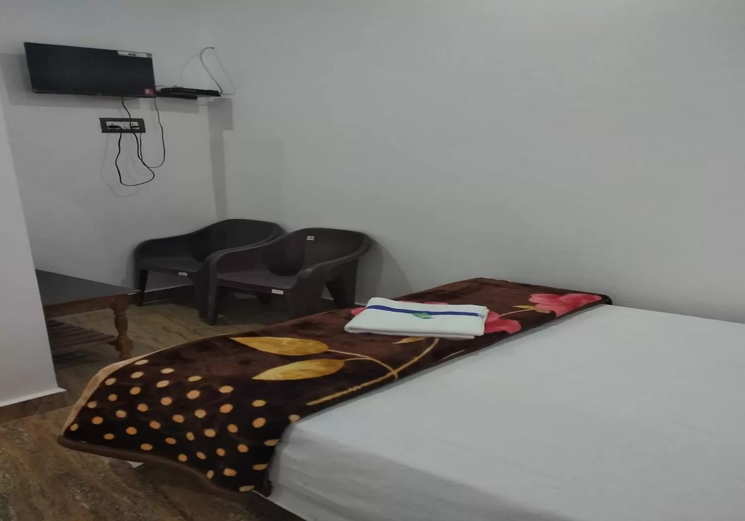 Bedroom, Bed in STAYMAKER Hotel Raj Ganga