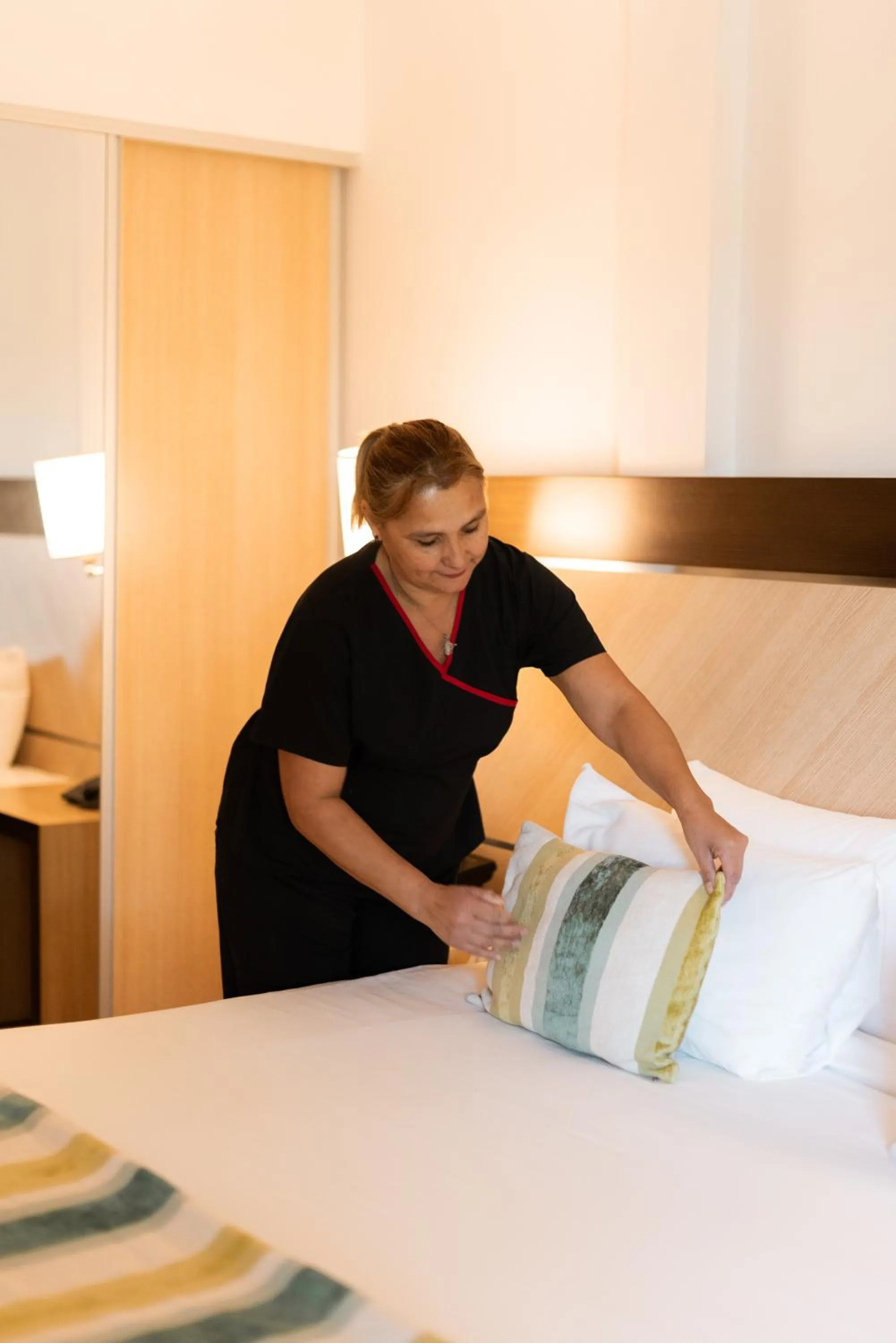 Staff, Bed in Hotel Plaza Central Canning