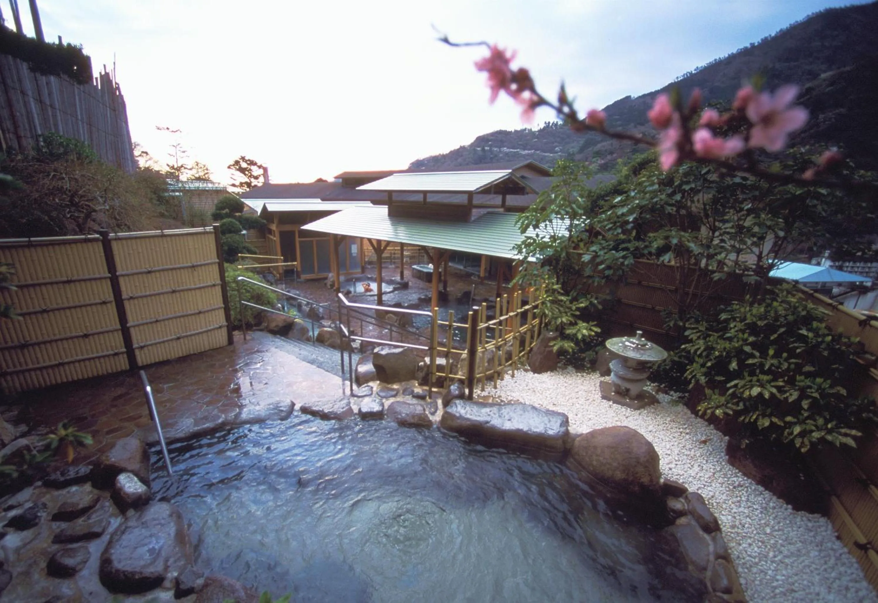 Hot Spring Bath in Hakonenomori Okada