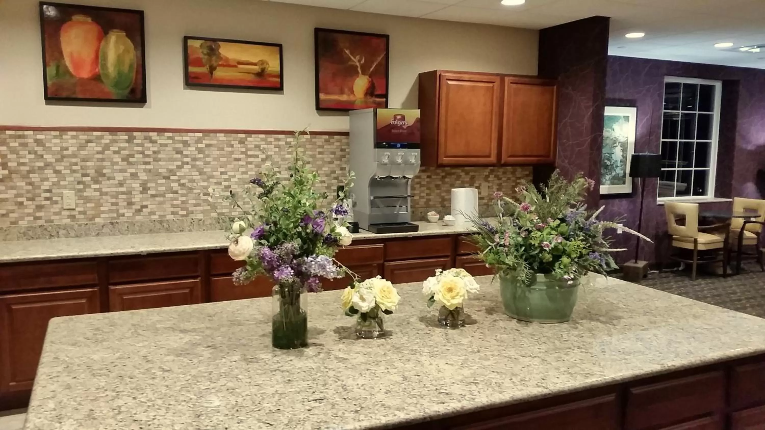 Communal lounge/ TV room in Wingate by Wyndham Elkins