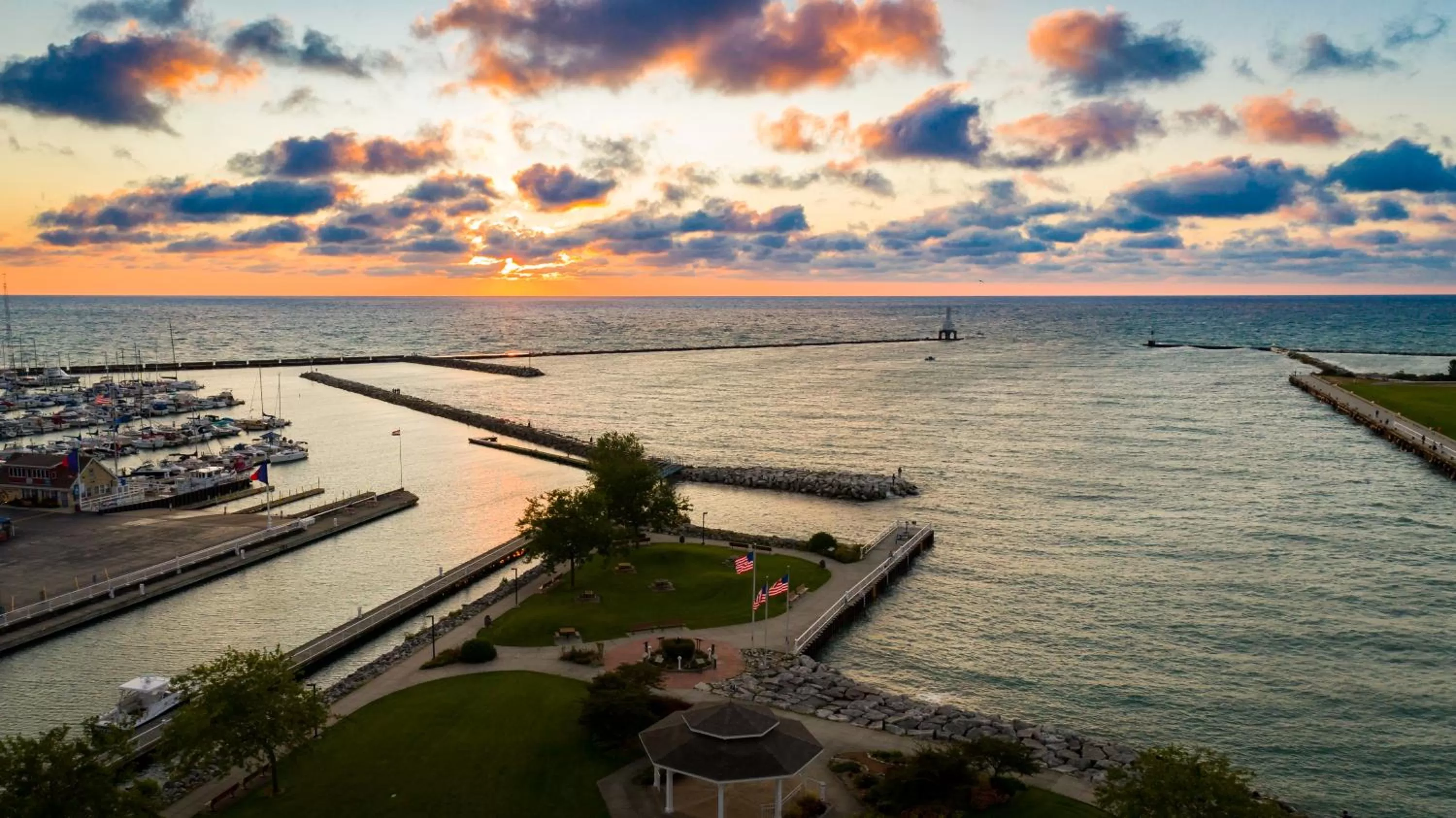 Natural landscape in The Harborview on Lake Michigan, Ascend Hotel Collection