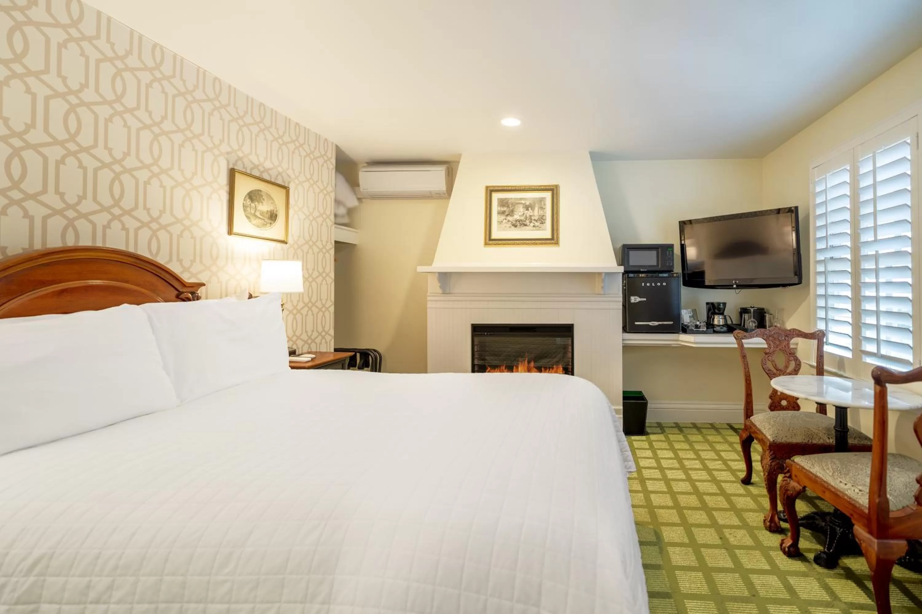 Bedroom, Bed in The Bergson, BW Signature Collection