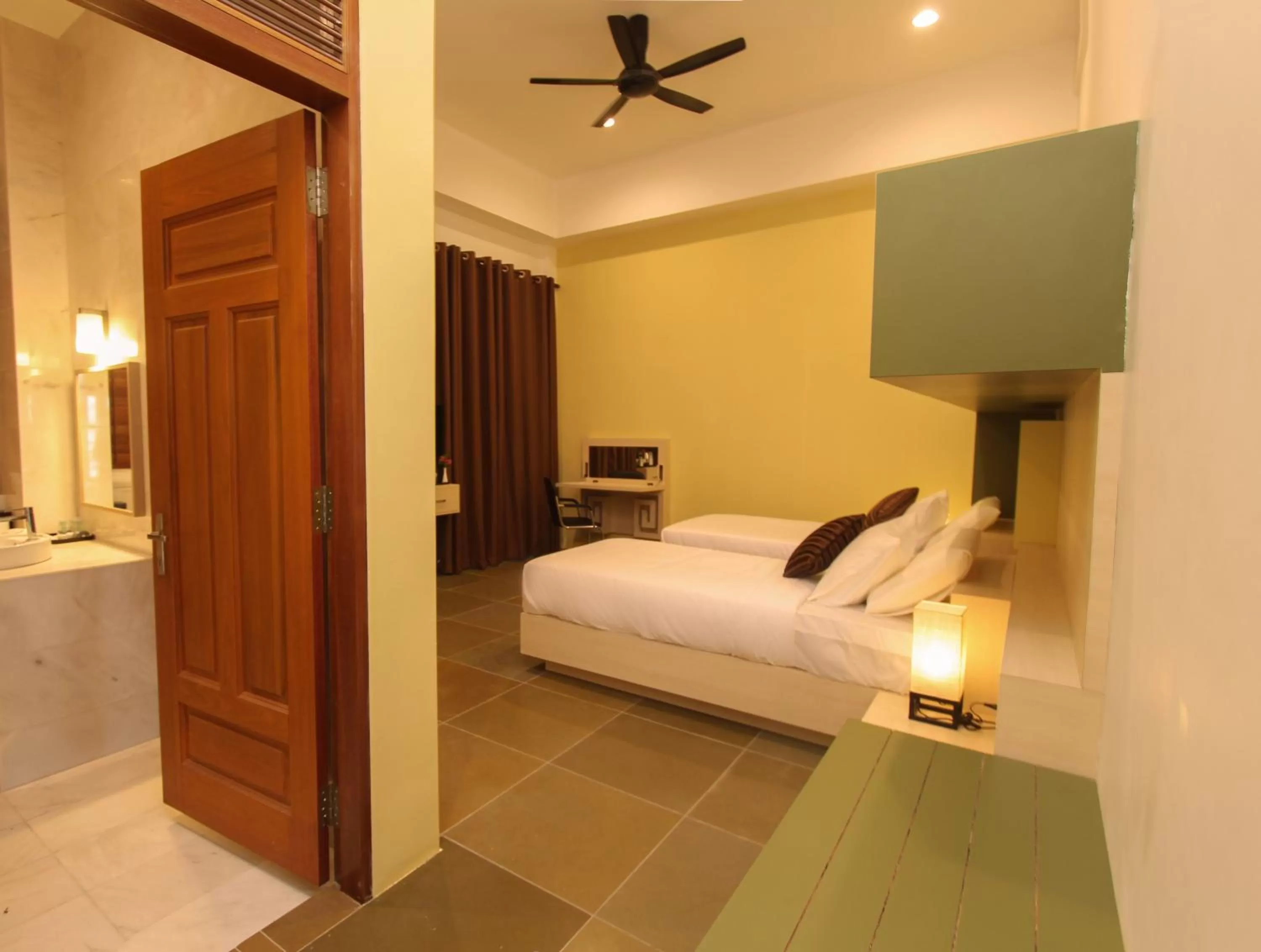 Photo of the whole room, Bed in Harmony Valley Retreat