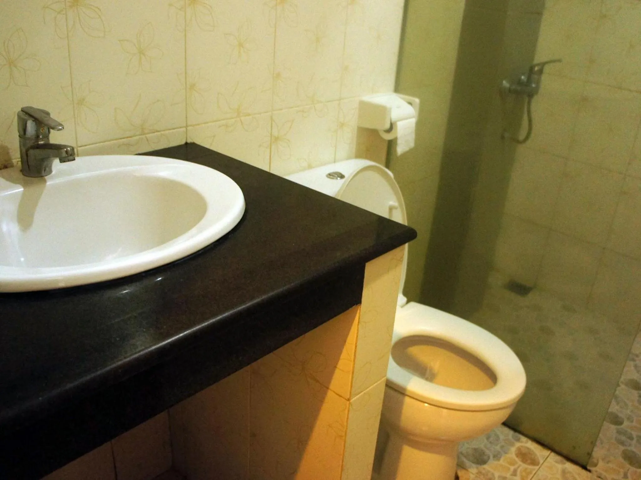 Shower in Waringin Homestay