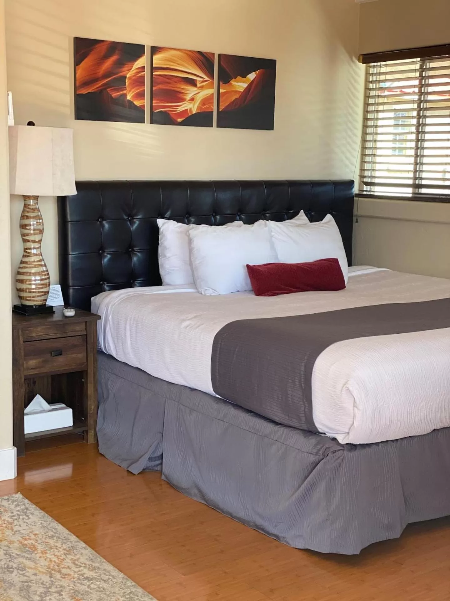 Bed in The Flagstone Boutique Inn & Suites