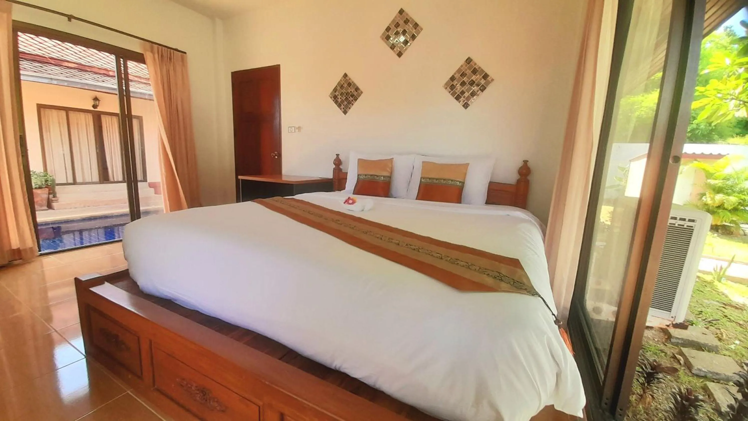 Photo of the whole room, Bed in Samui Diving Resort