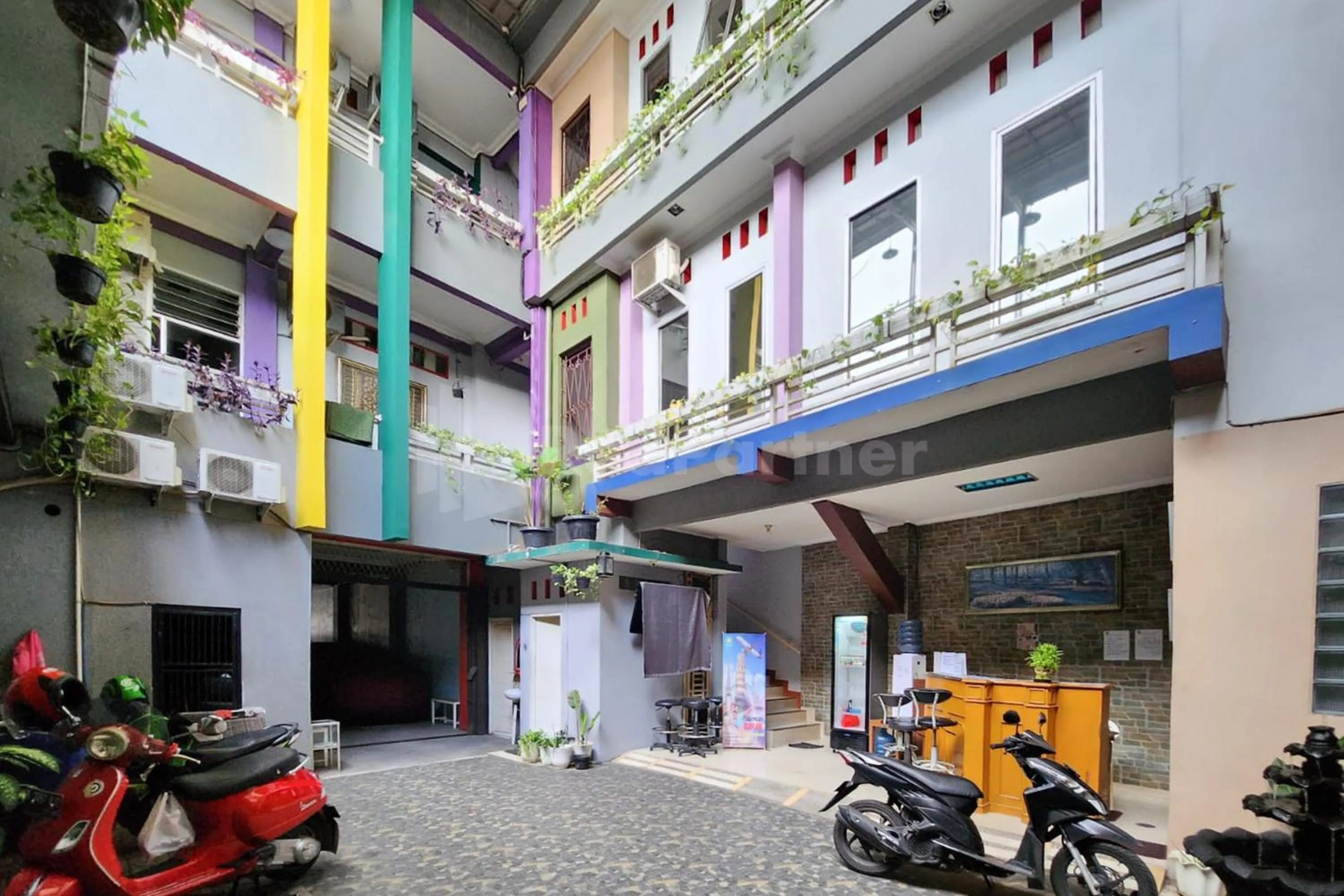 Property building in OYO 1319 Puspita Guesthouse