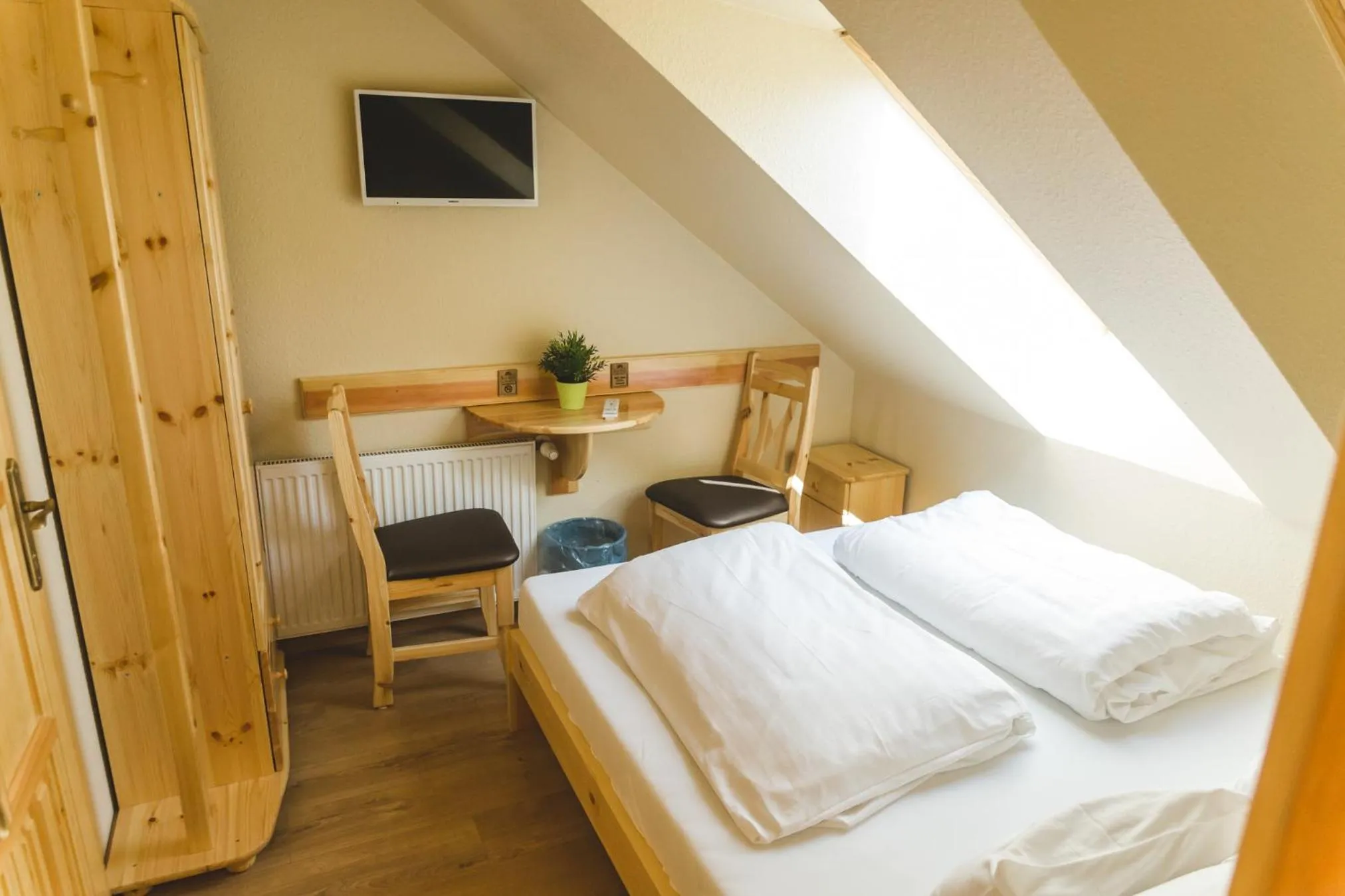 Property building, Bed in Hotel Karin