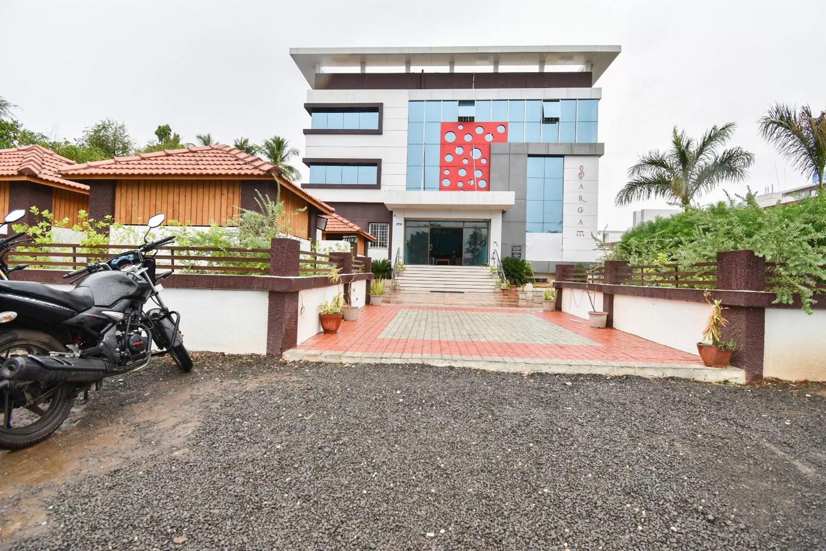 Facade/entrance, Property Building in OYO Flagship 43302 Hotel Sargam