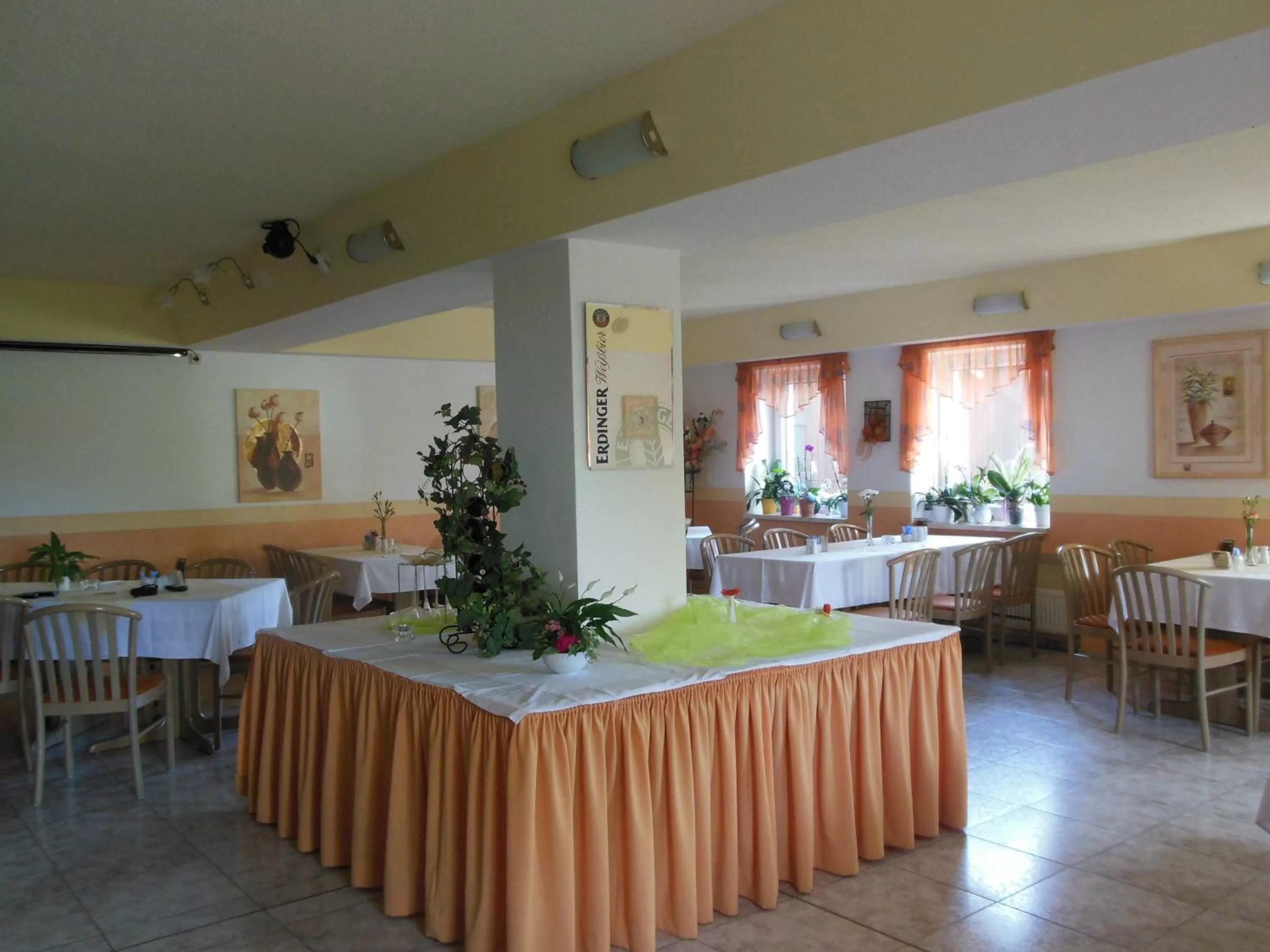 Restaurant/places to eat in Hotel Asterra