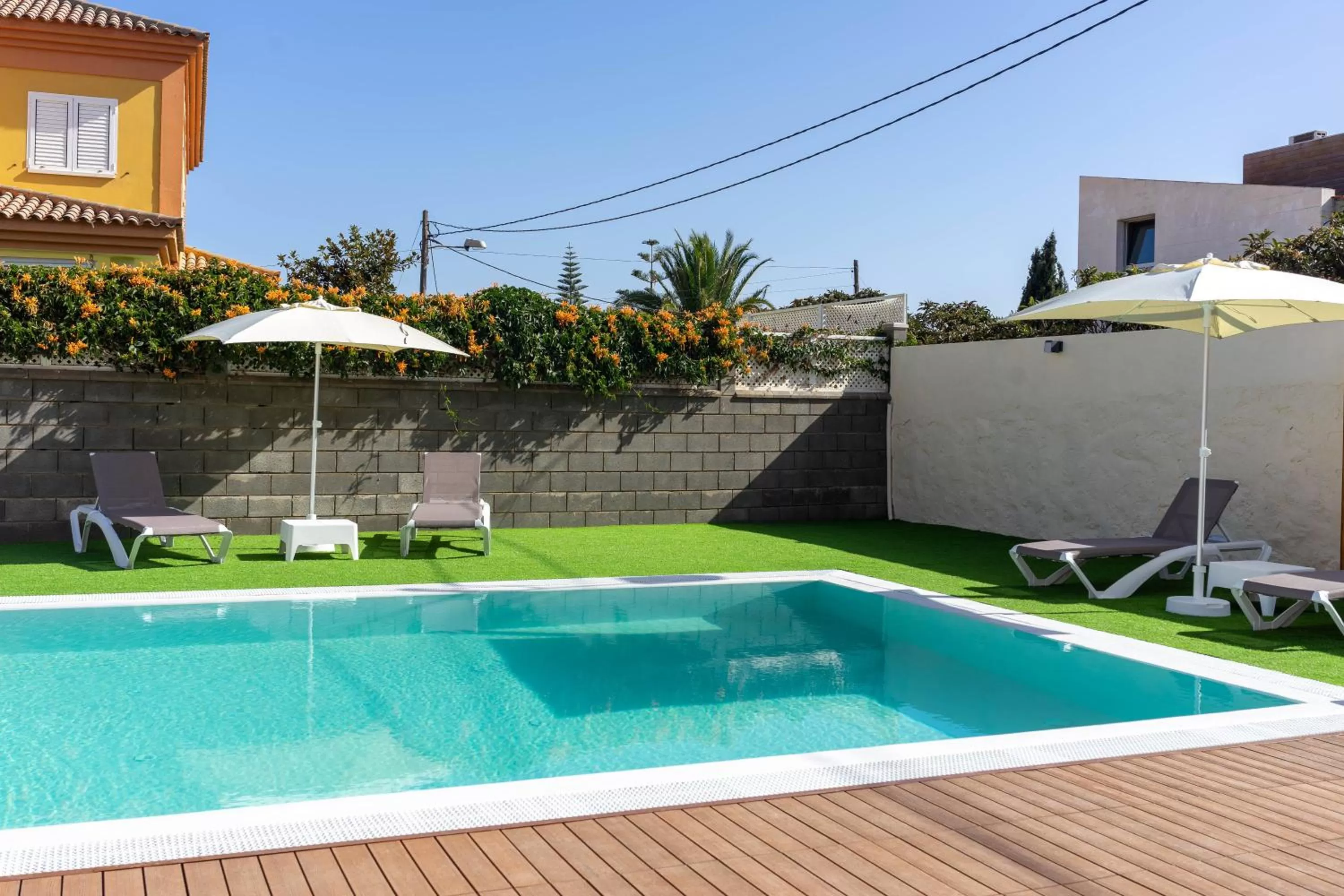 Swimming pool in Albor Suites