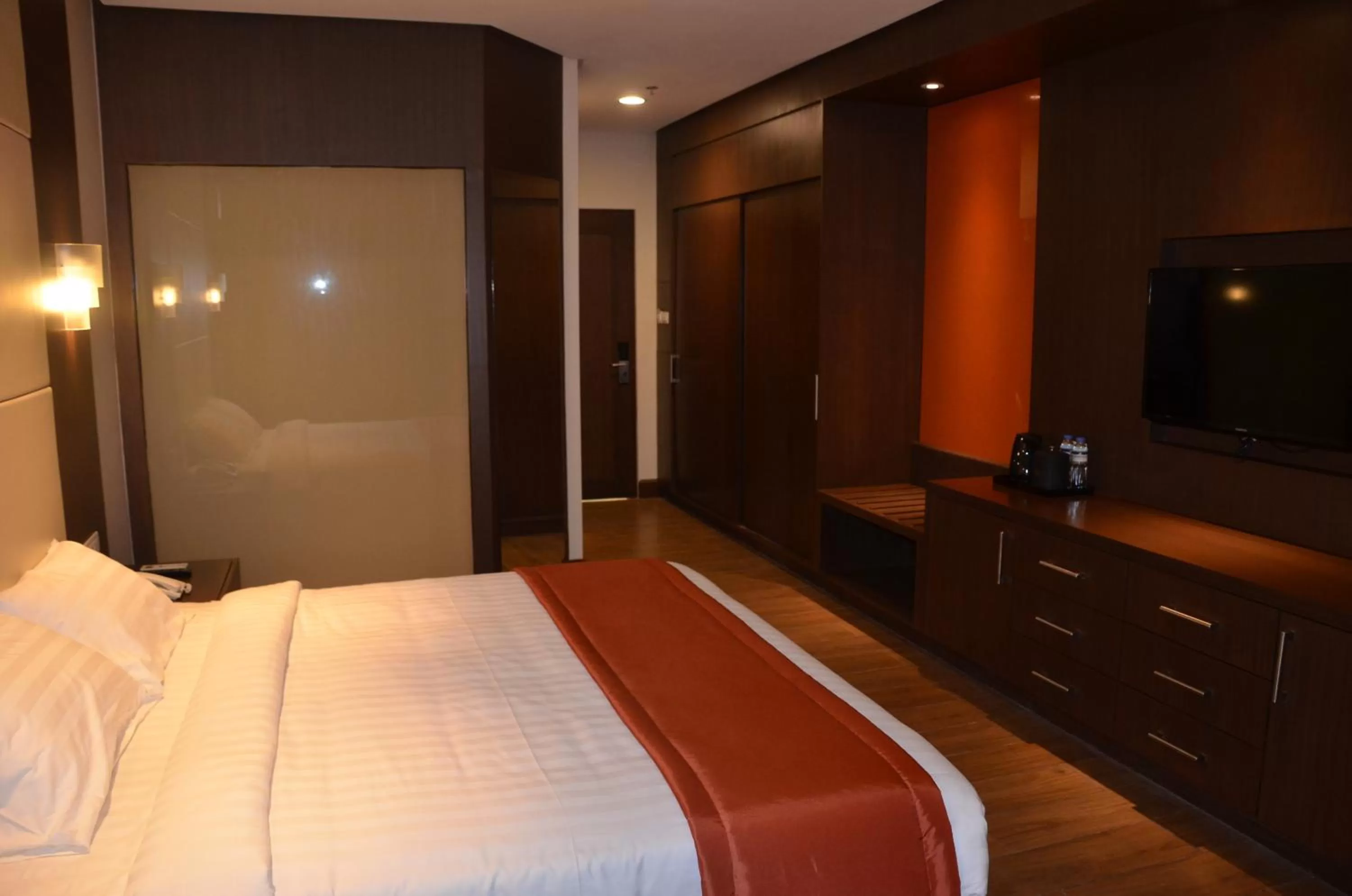 Photo of the whole room, Bed in Hotel Monticello Tagaytay