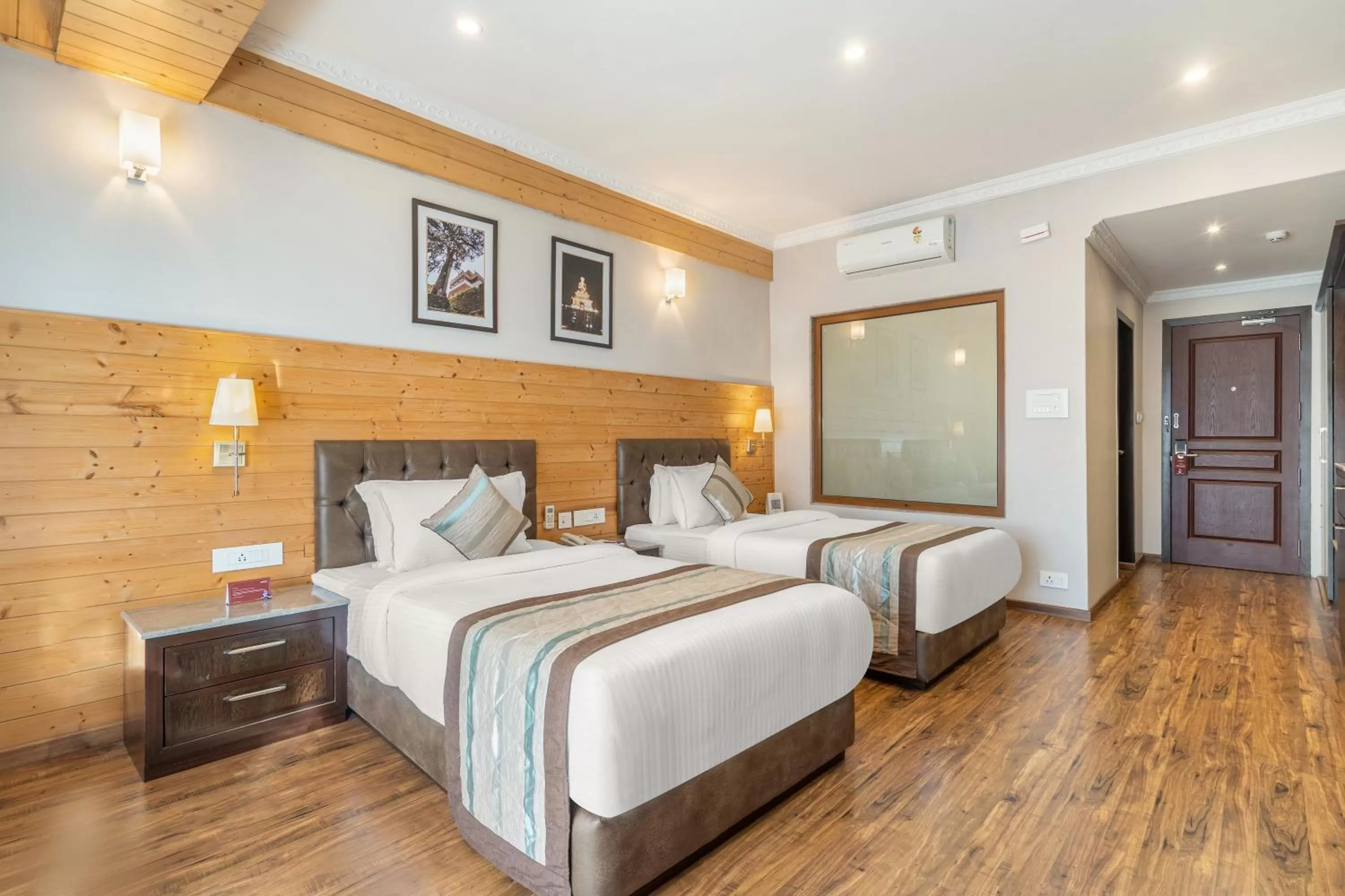 Bed in Summit Alpine Abode Hotel