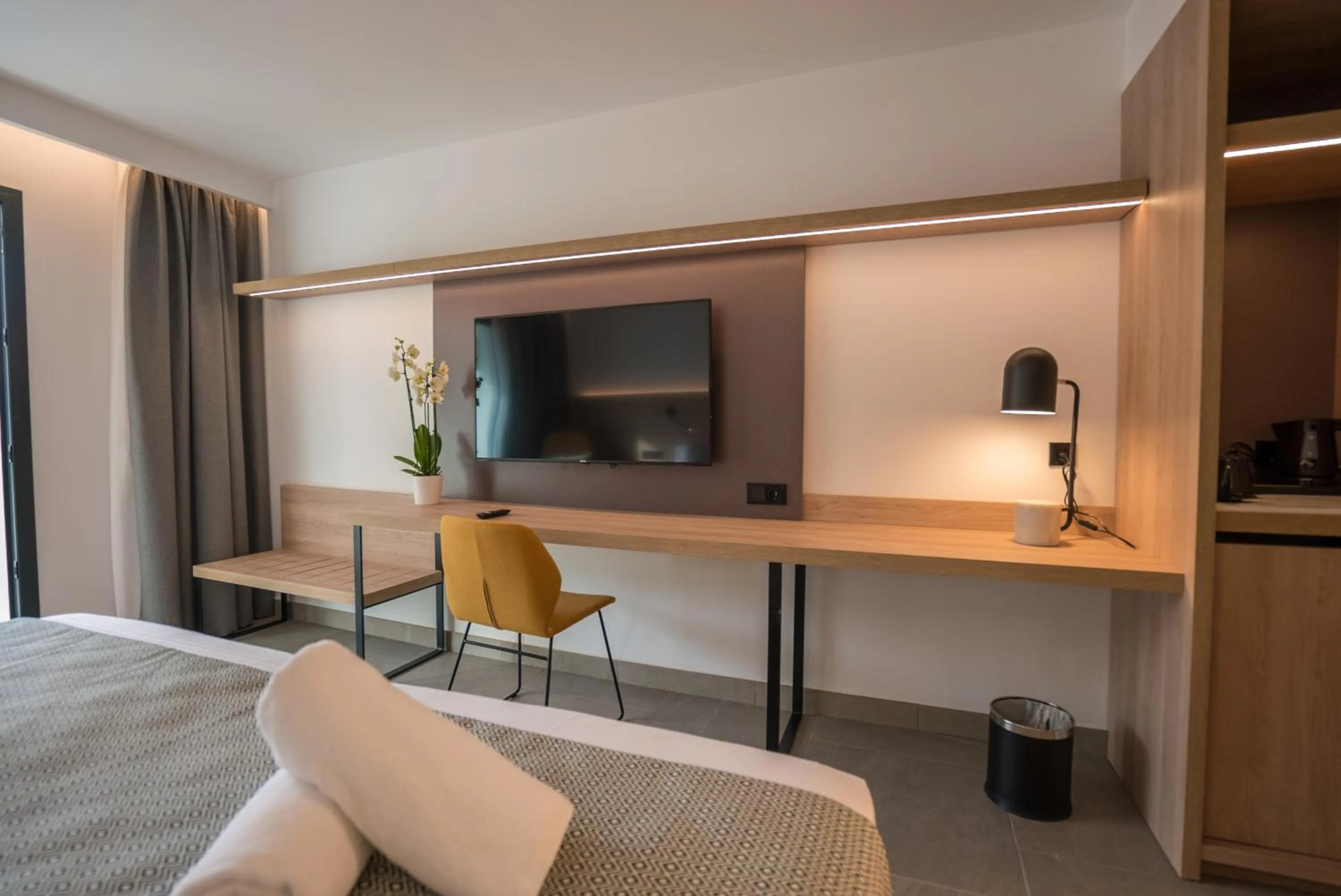 TV and multimedia, Bed in Hotel Morlans Suites - Adults Only