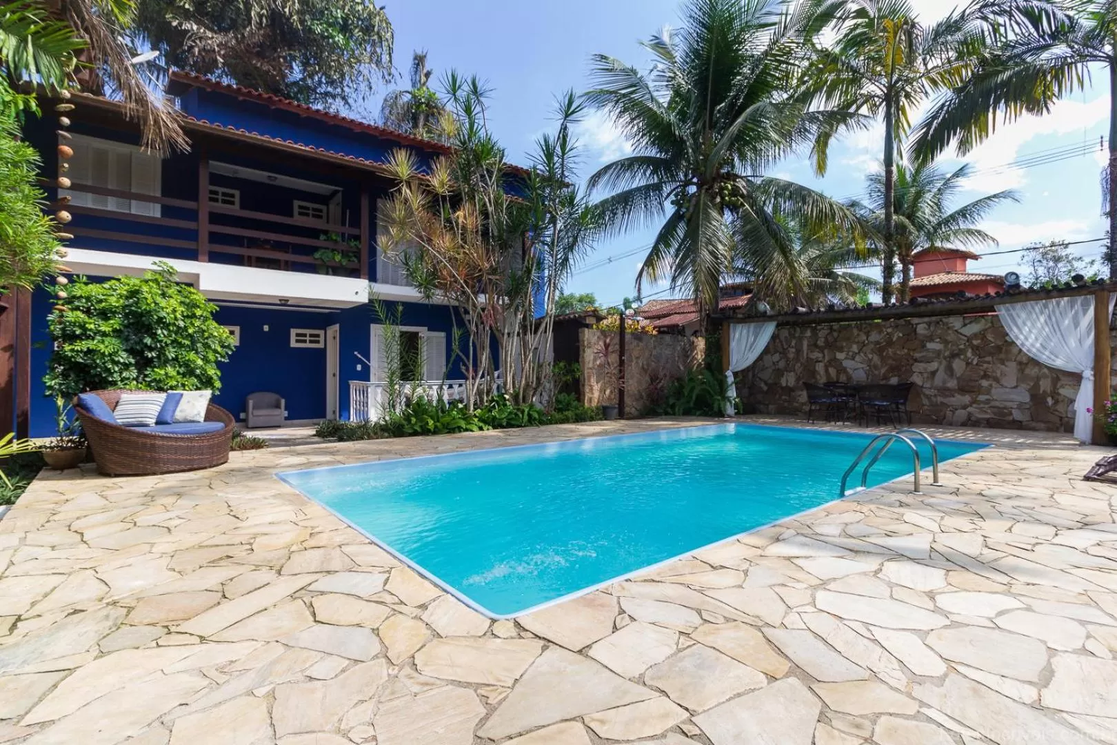 Swimming pool in Estrela do Mar Paraty