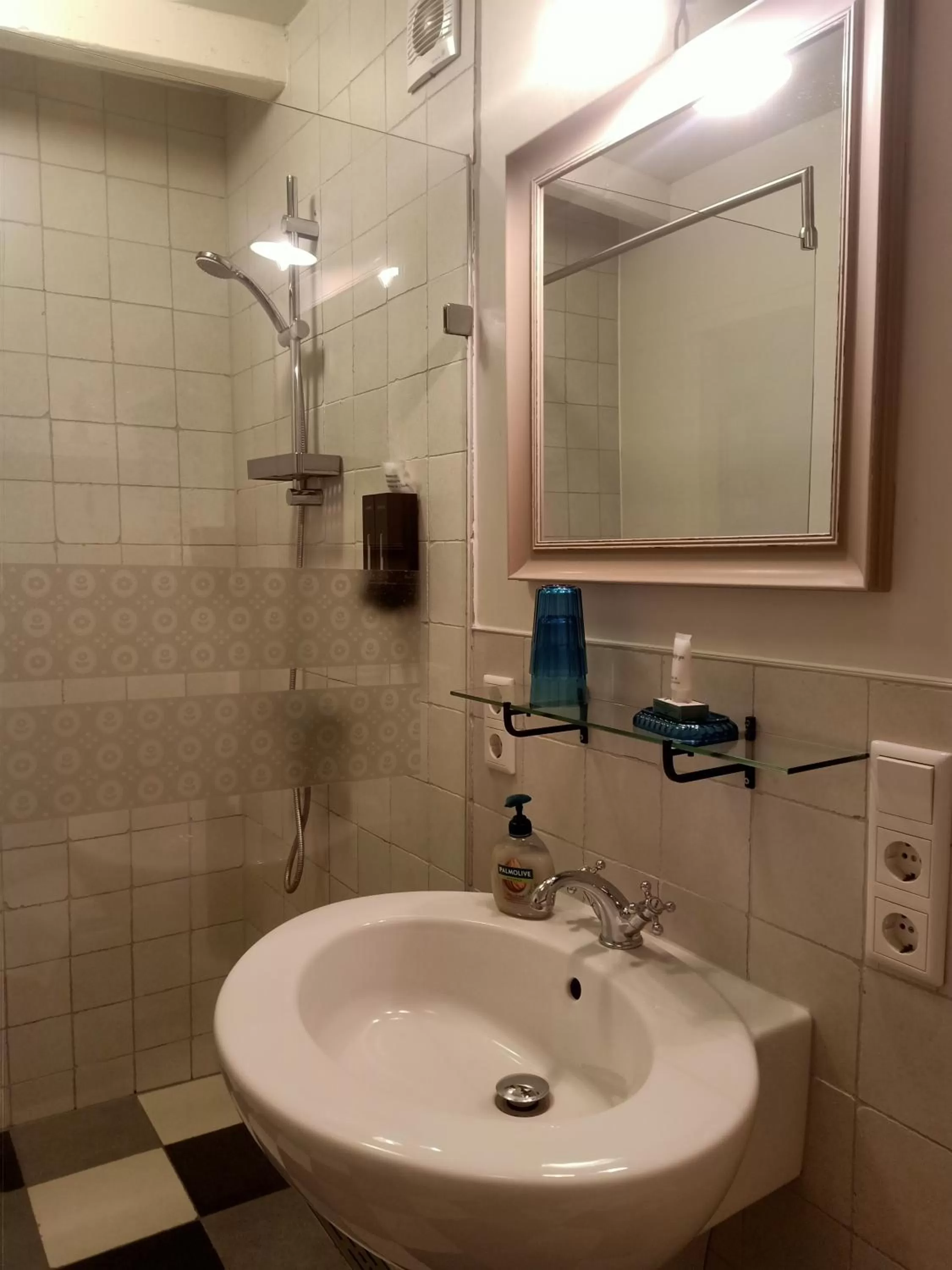 Bathroom in De Stadsboerderij