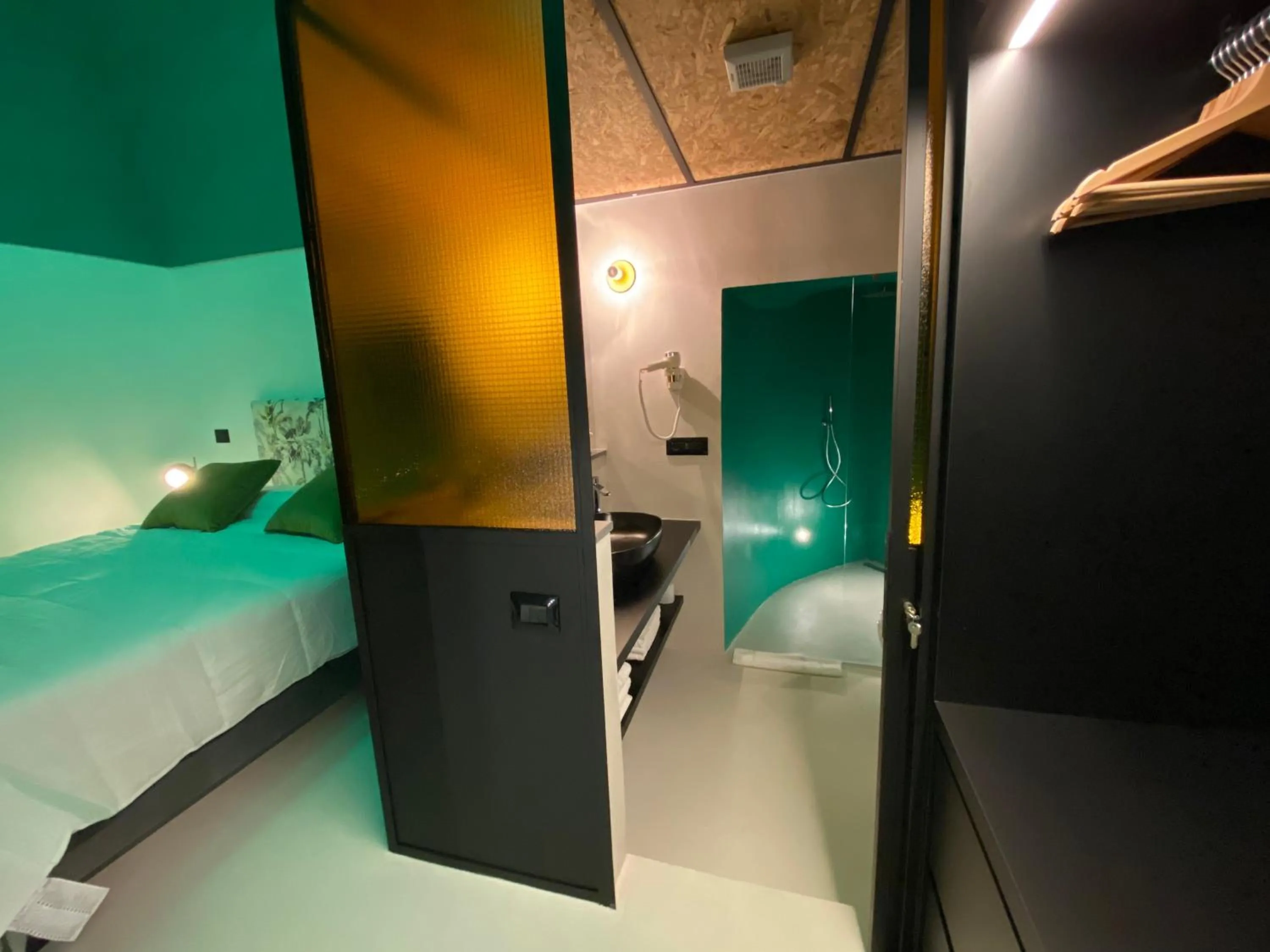 Shower in Casa Pacifico Napoli