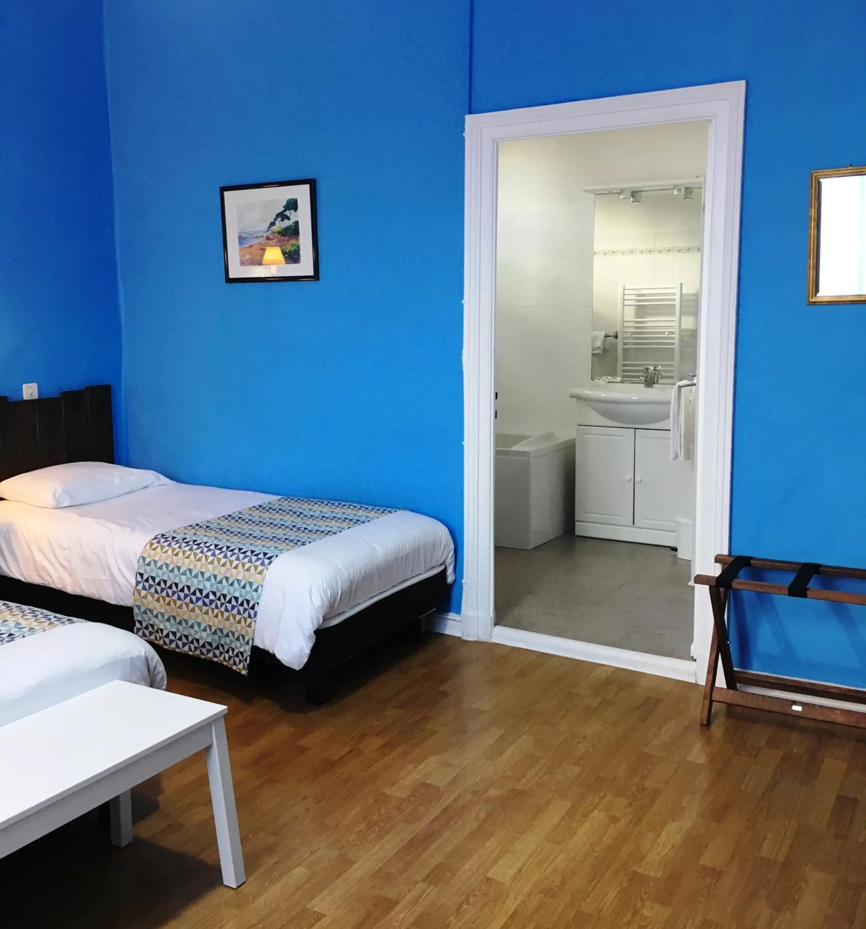 Bedroom, Bed in Logis Hôtel Le Cygne