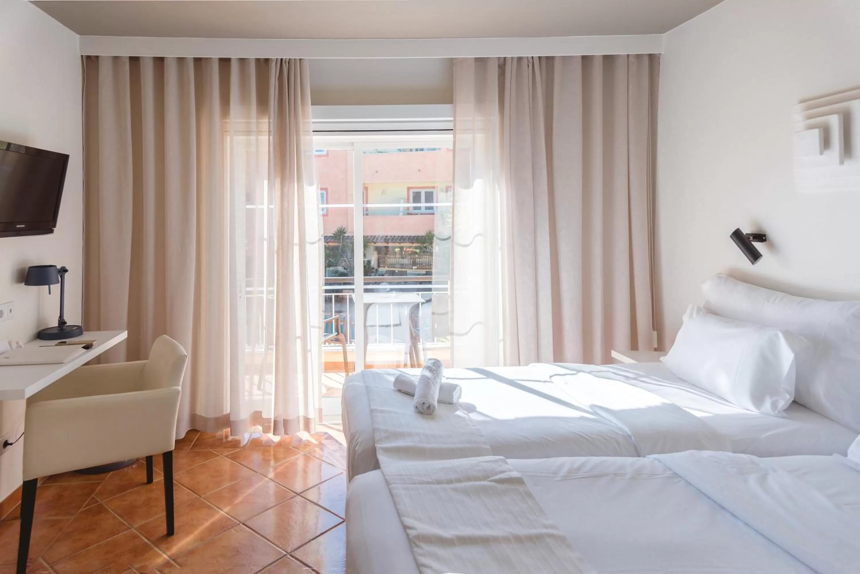 TV and multimedia, Bed in Costa d'Oiro Ambiance Village