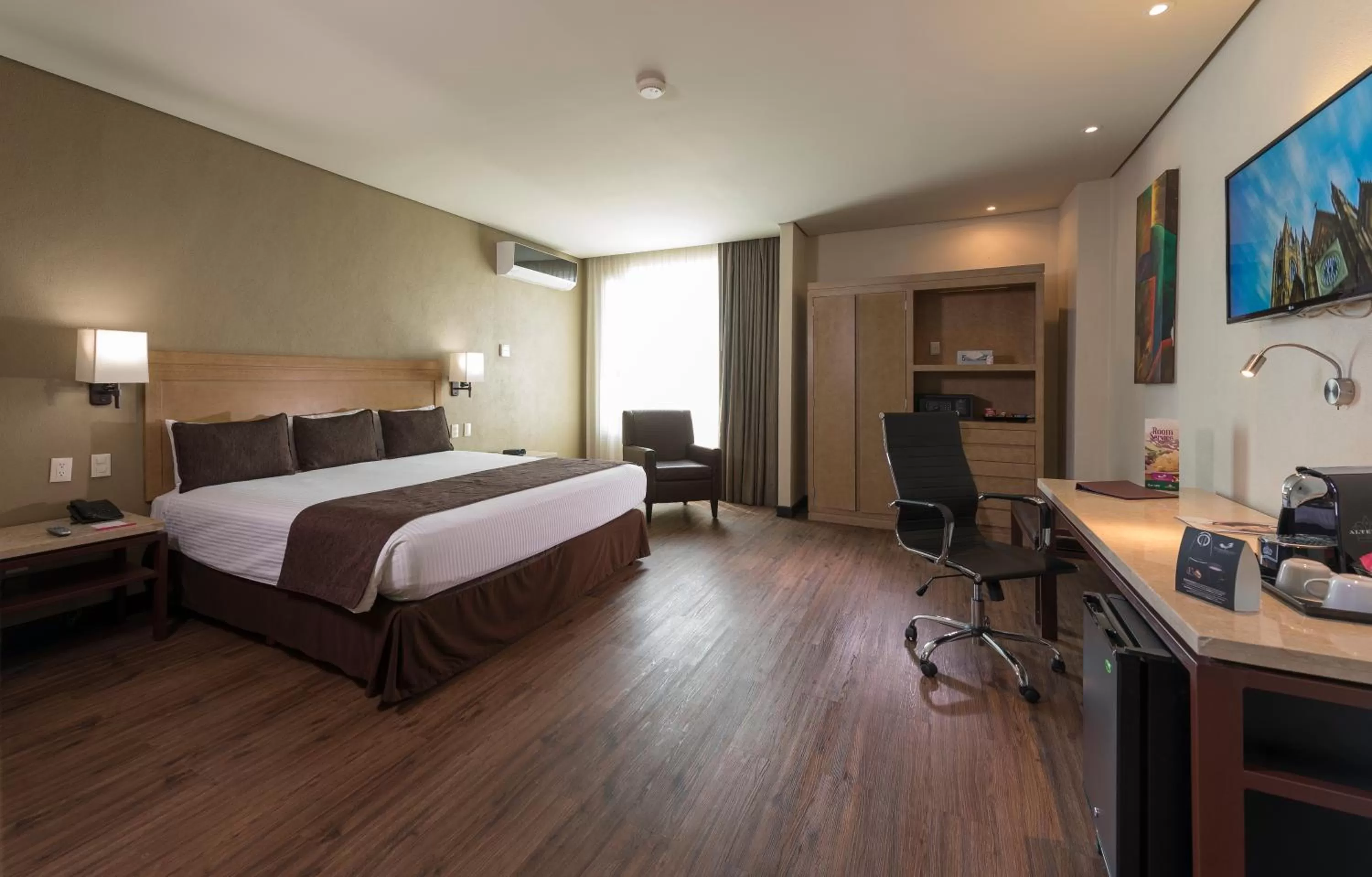 Photo of the whole room, Bed in Victoria Ejecutivo