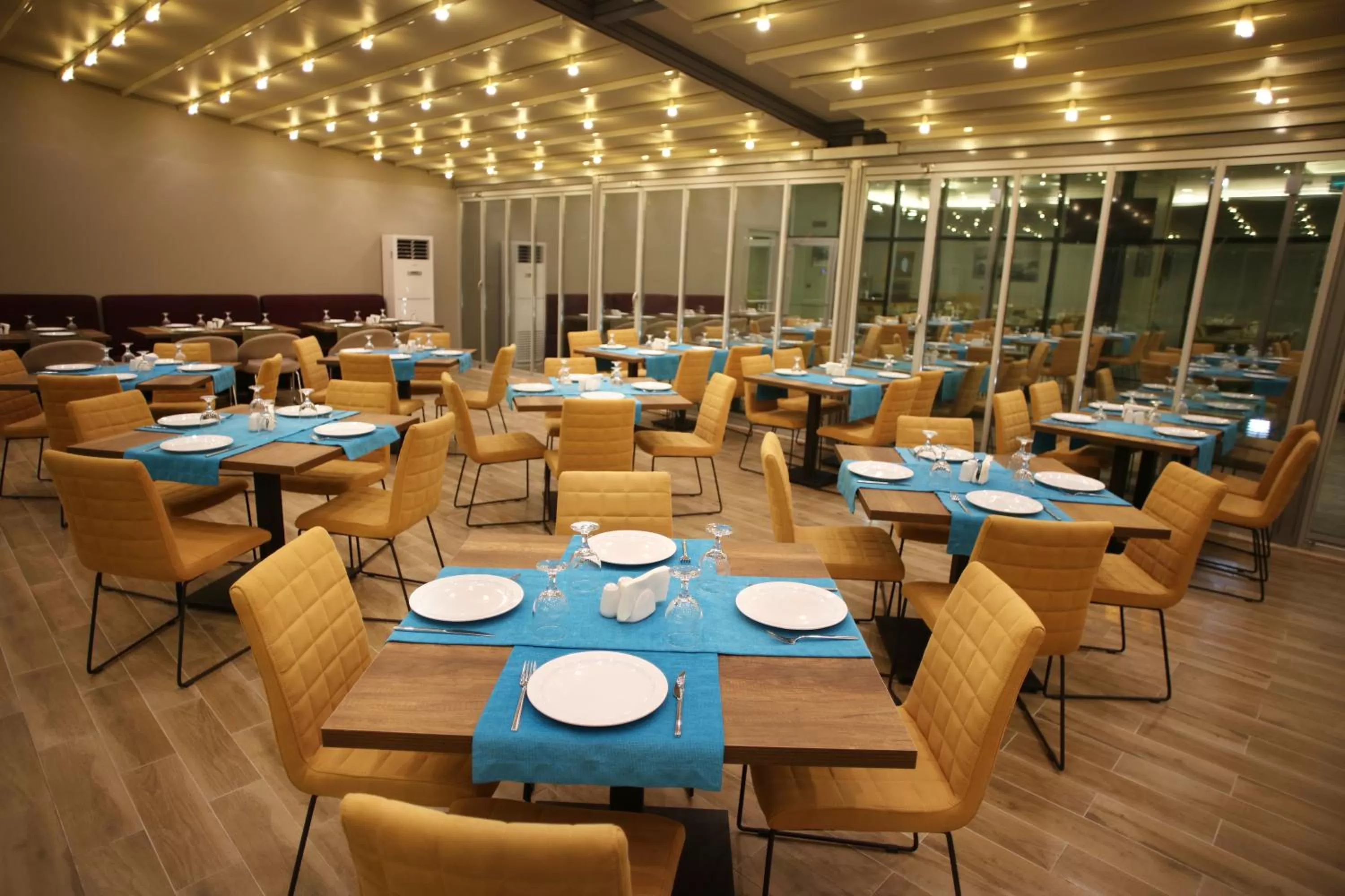 Restaurant/places to eat in Holiday Inn Express Manisa-West by IHG