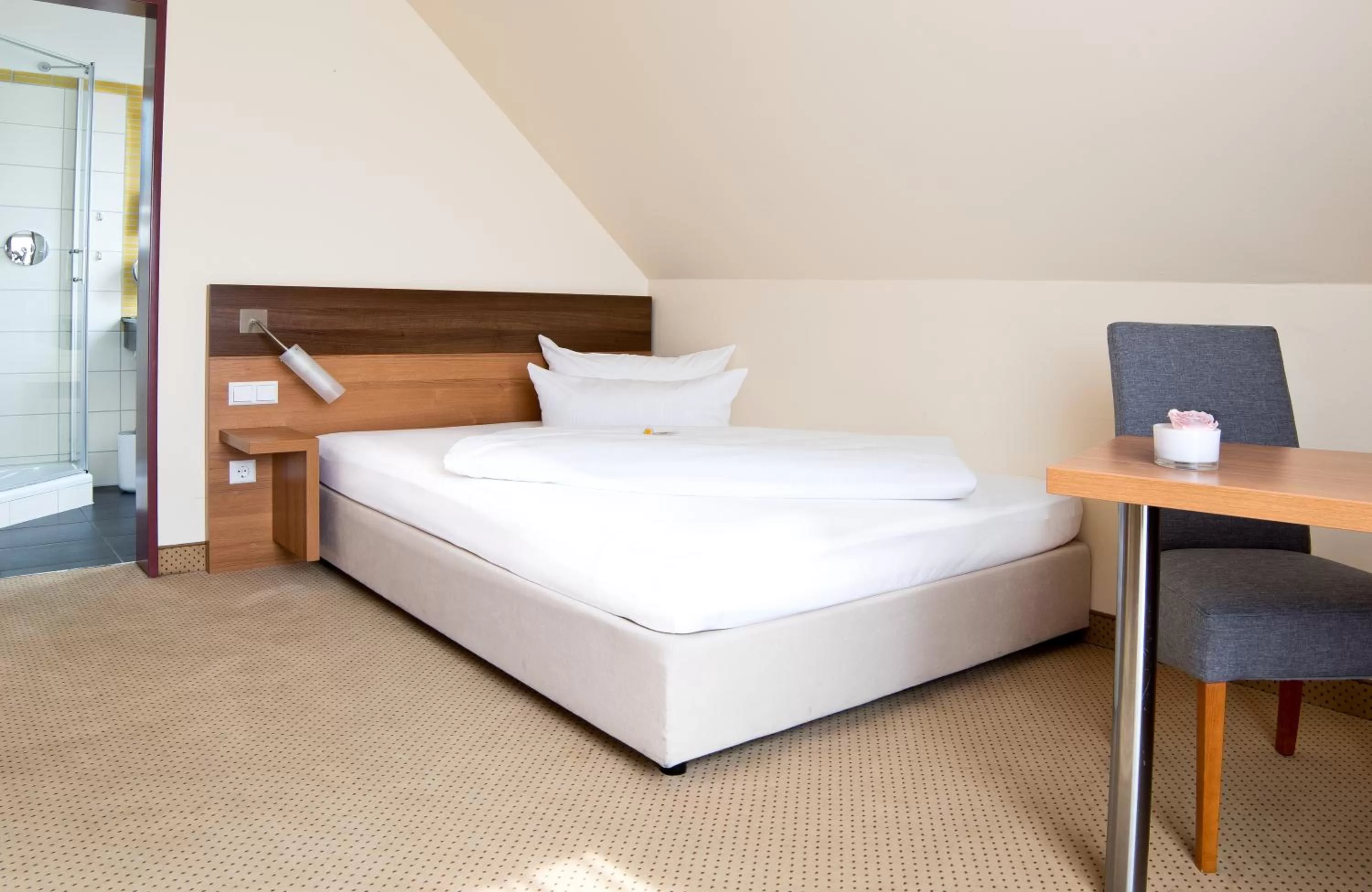 Photo of the whole room, Bed in allgovia hotel garni