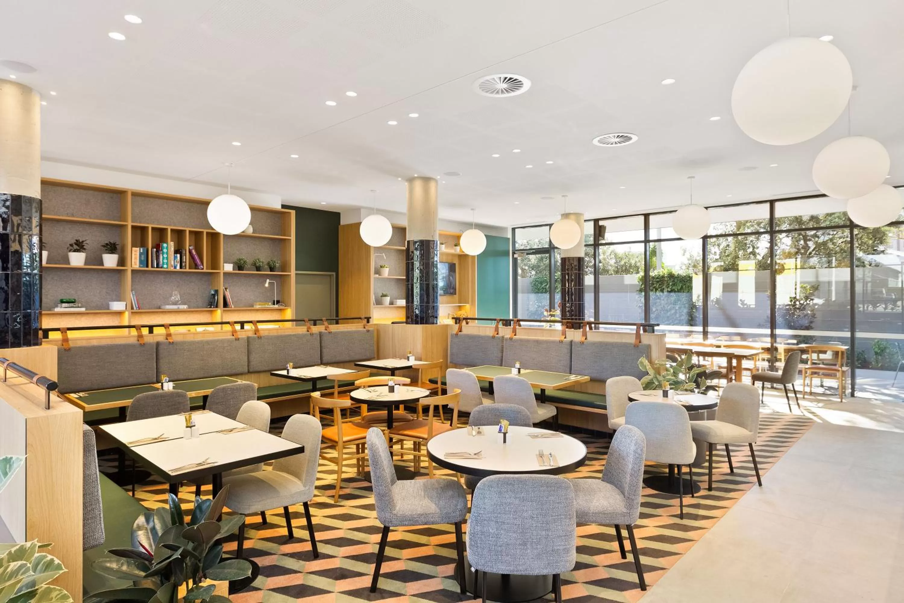 Restaurant/places to eat in Mantra on Sydney Airport
