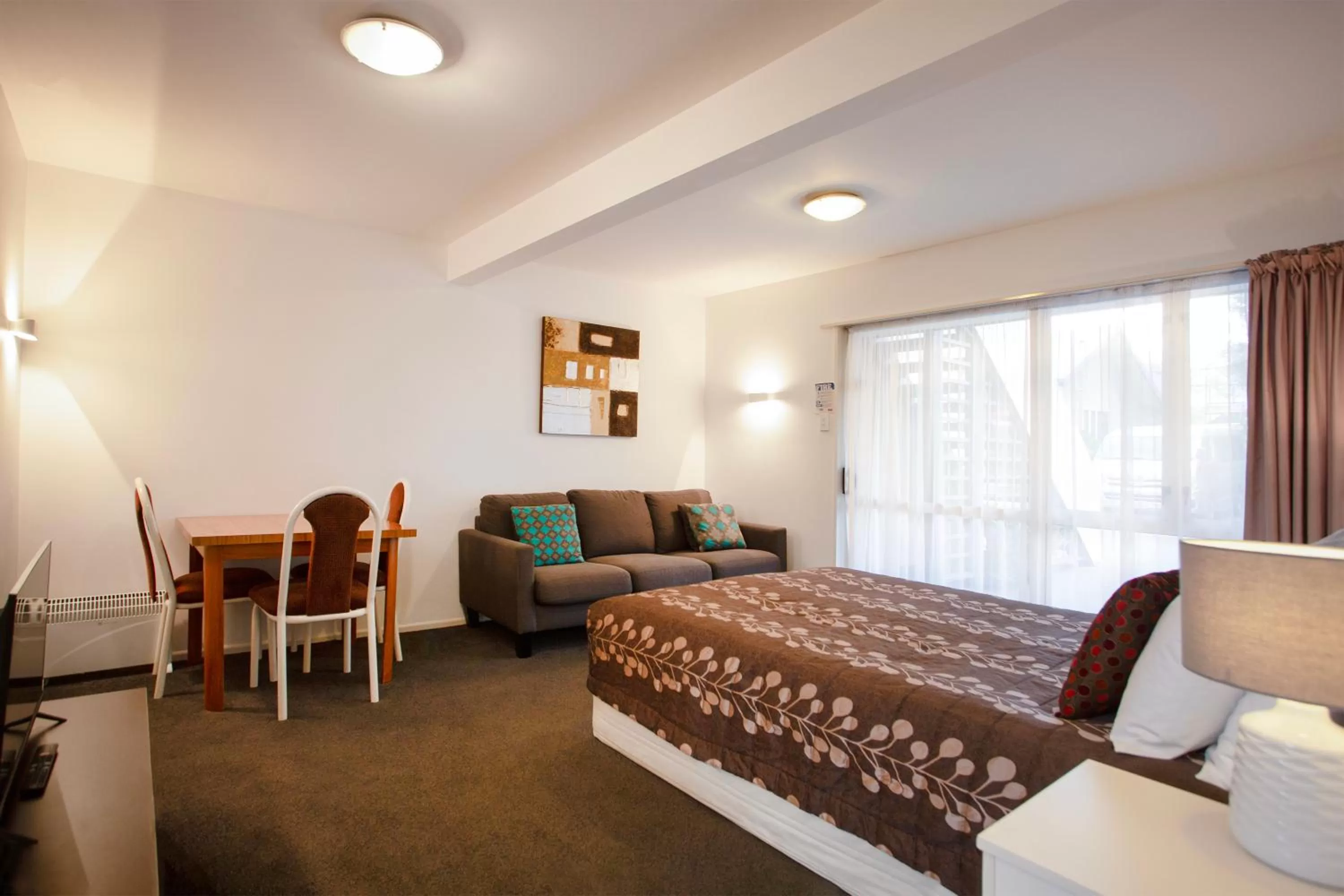 Bed in Casino Court Motor Lodge