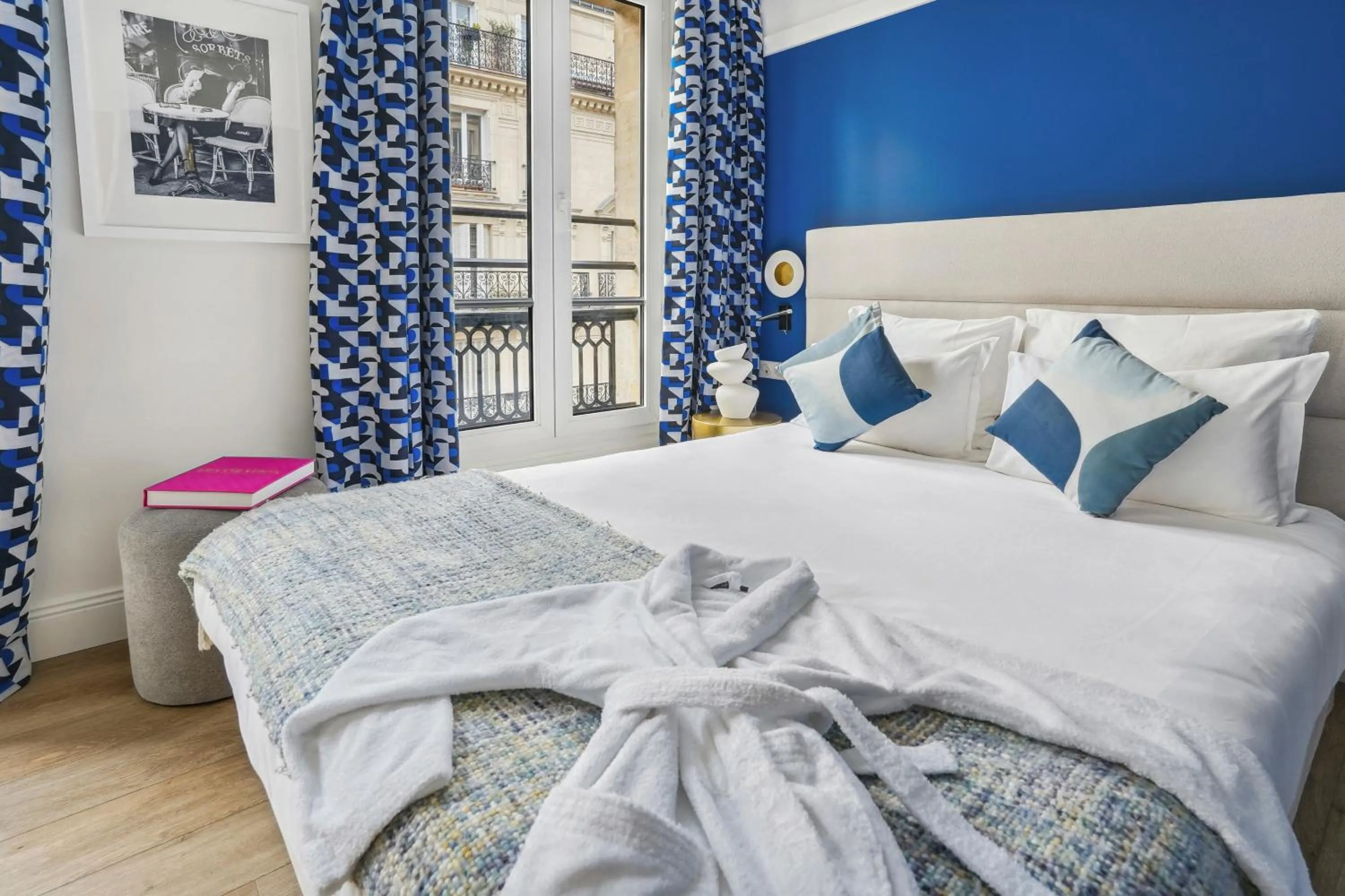 Bed in Hotel Elysees Opera