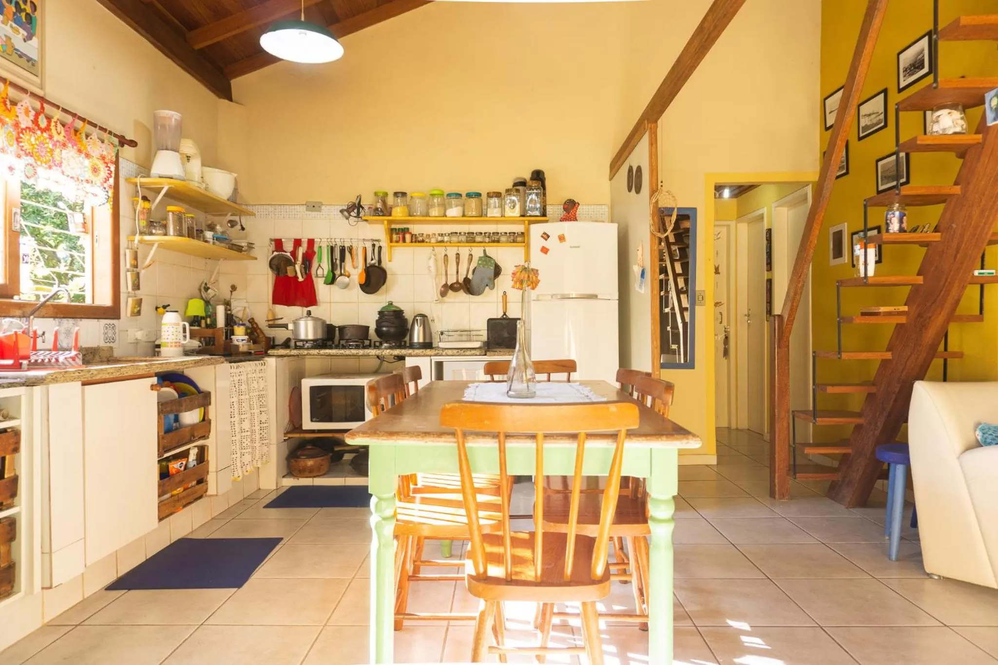 Dining area, Kitchen/Kitchenette in Casa dos Açores Cama e Café
