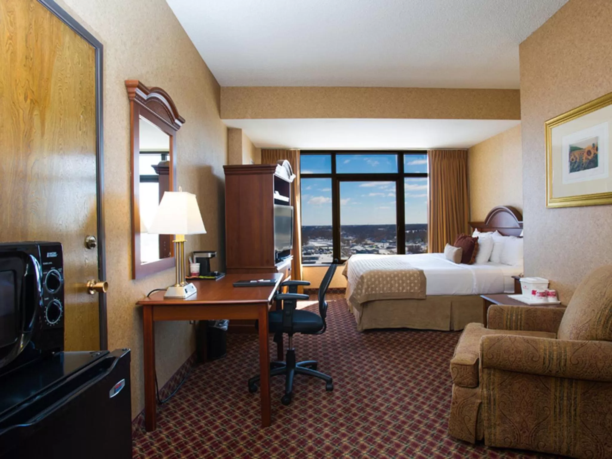Photo of the whole room, Bed in Ramada by Wyndham Topeka Downtown Hotel & Convention Center