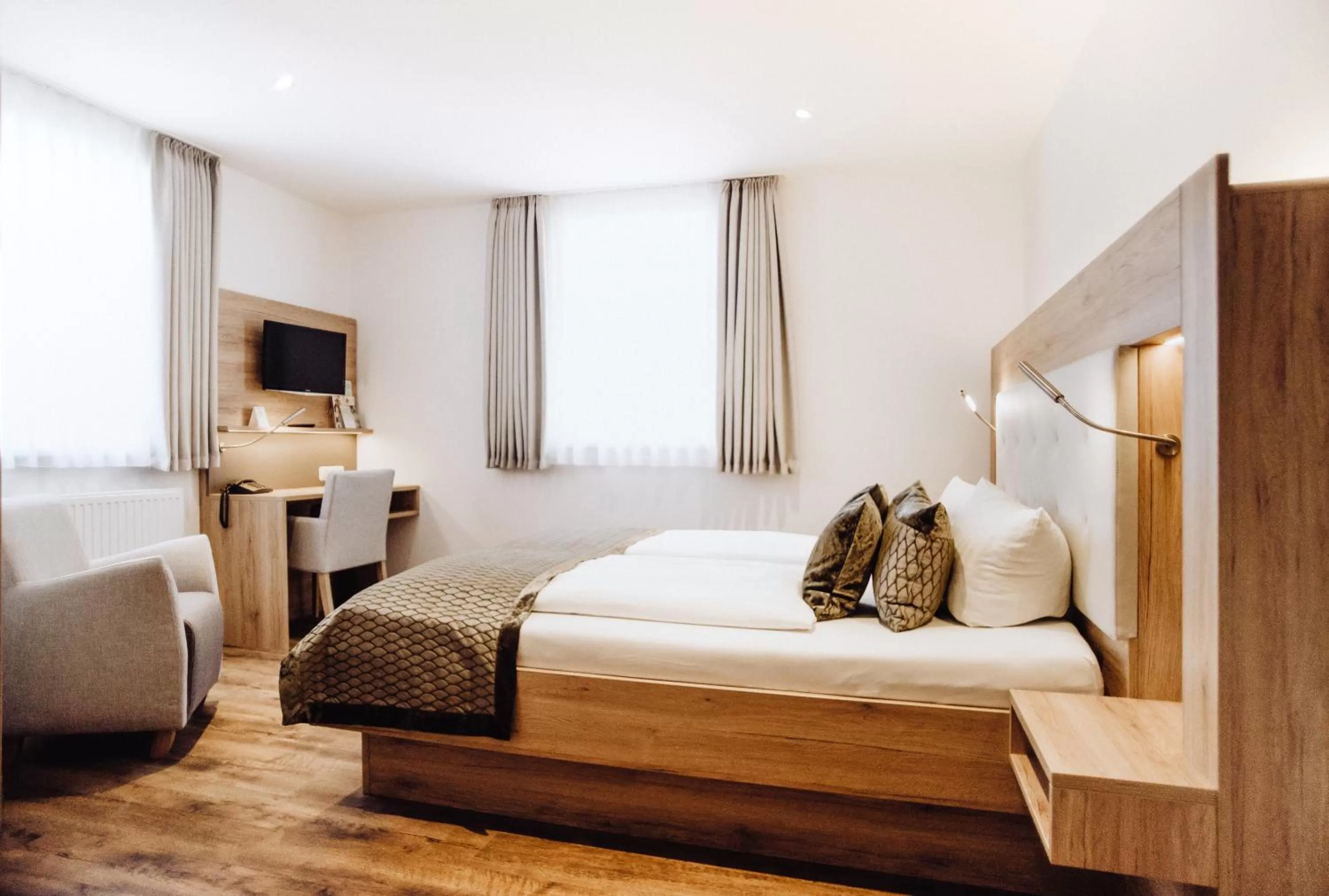 Photo of the whole room, Bed in Hotel Frauensteiner Hof