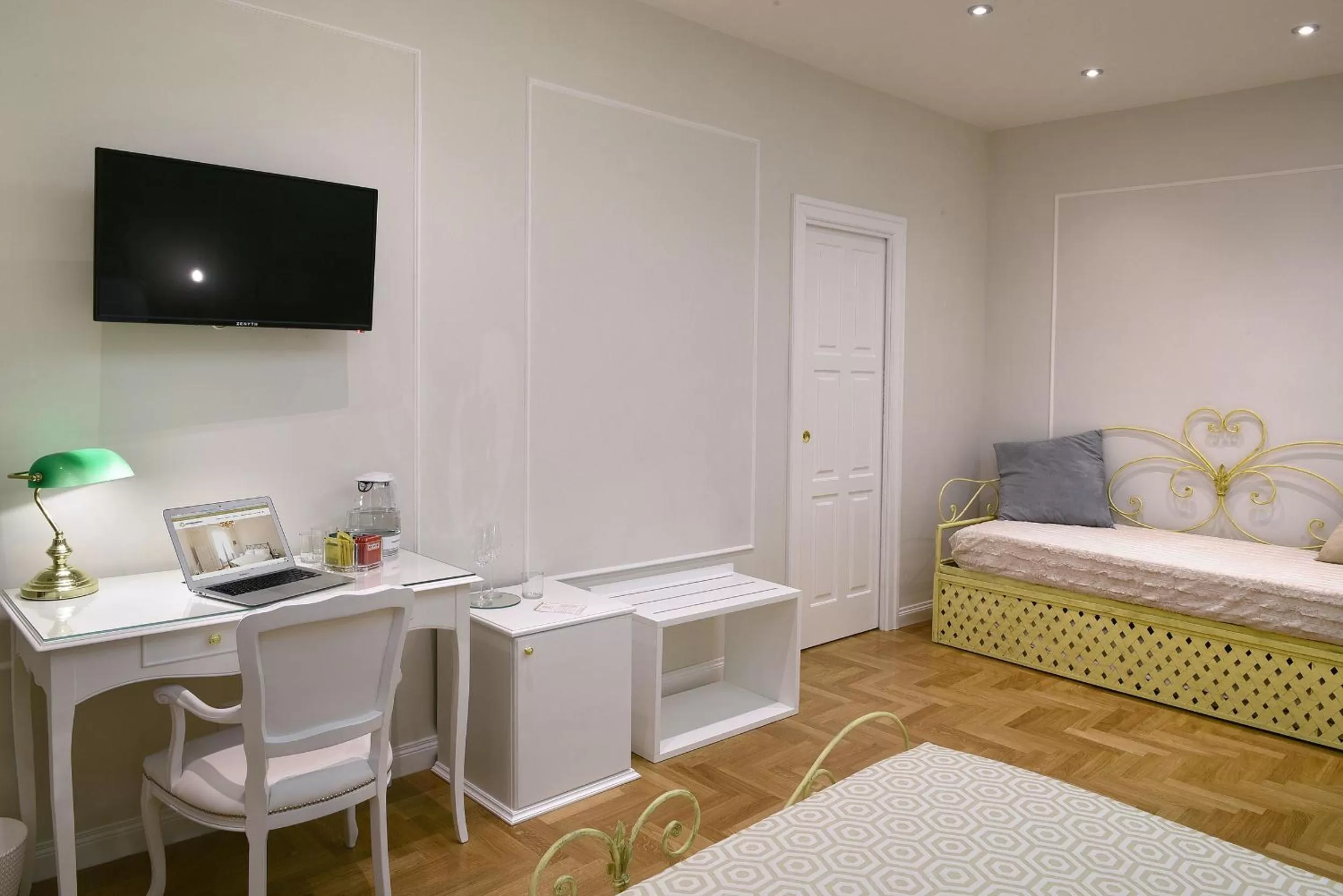 Photo of the whole room, Bed in Residenza Borbonica