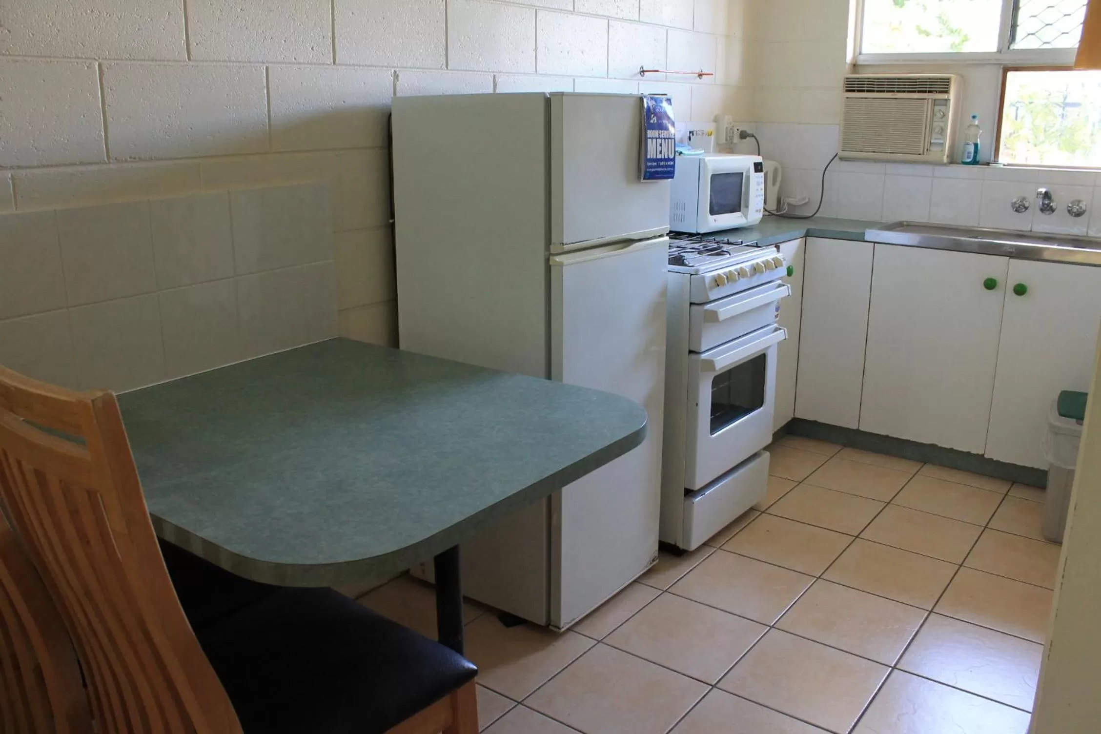 Kitchen or kitchenette in Oasis Inn Apartments