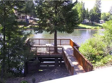 Day in Edgewater Inn Shady Cove