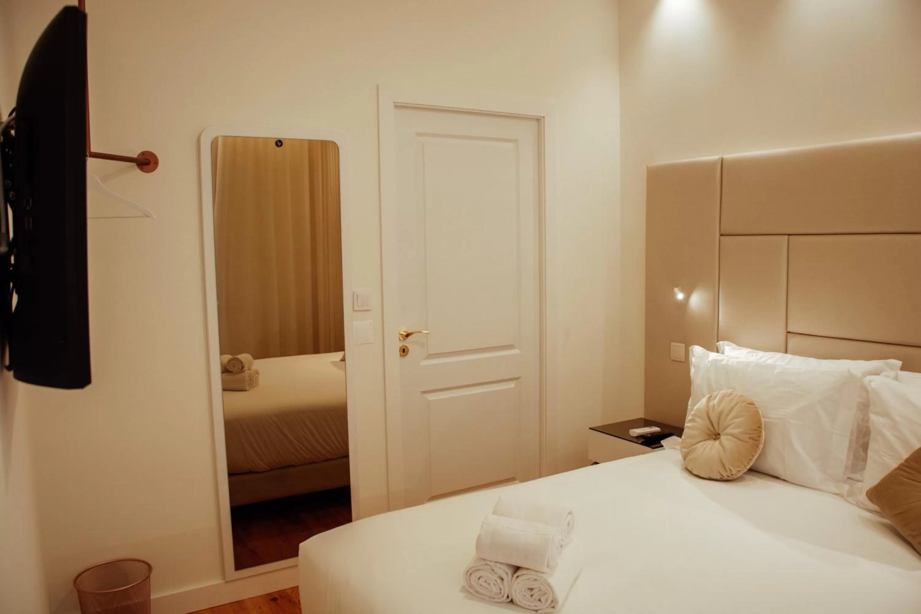 Bedroom, Bed in Le Premier Lisbon Suites