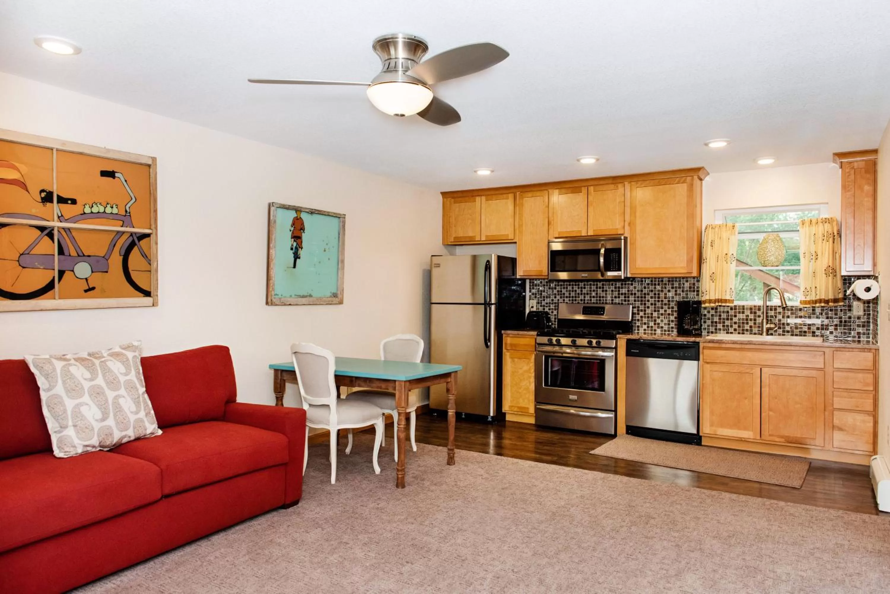 Kitchen or kitchenette, Kitchen/Kitchenette in Red Wing Motel