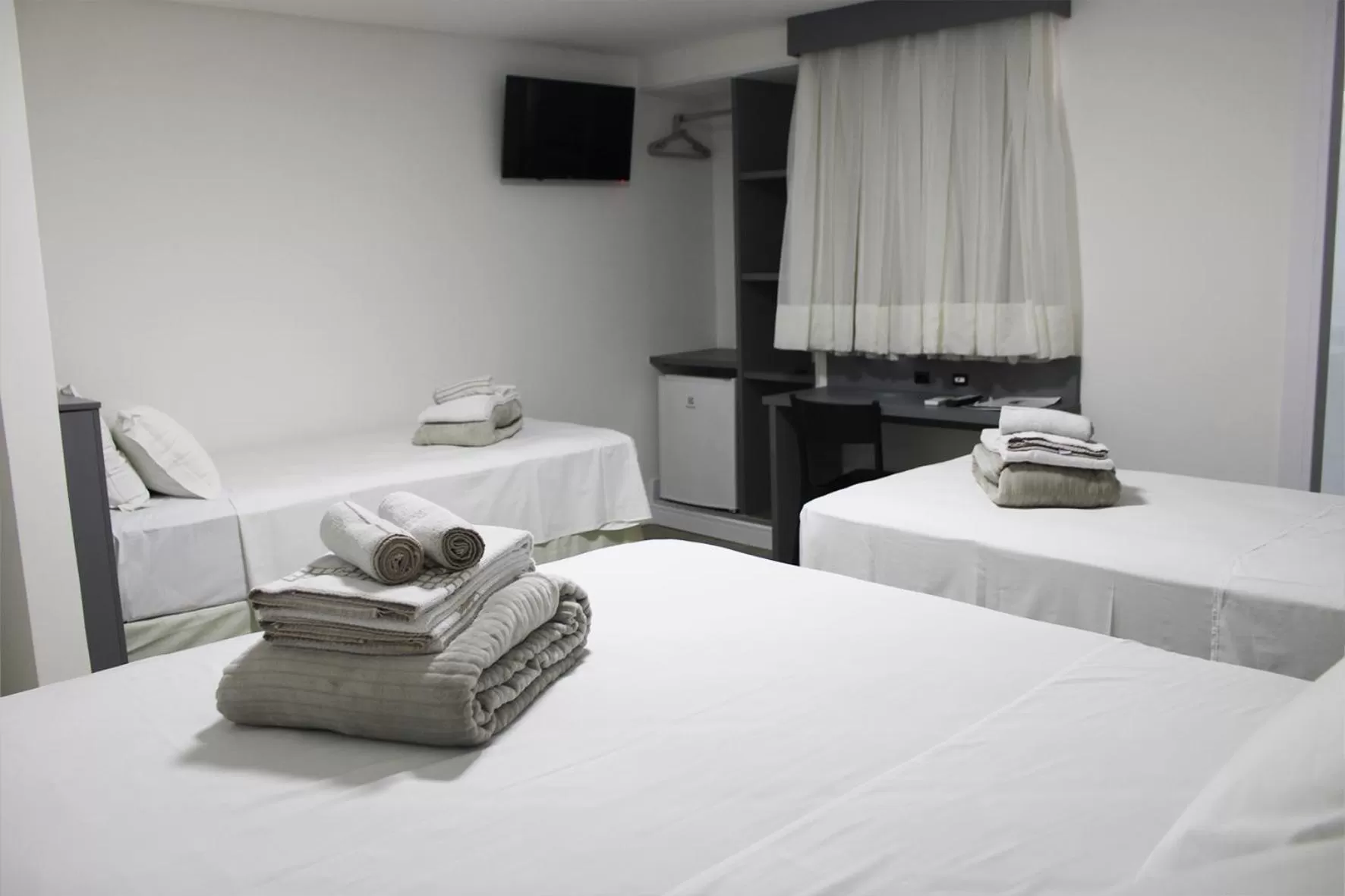 Deluxe Quadruple Room in Hotel Sagres Praia