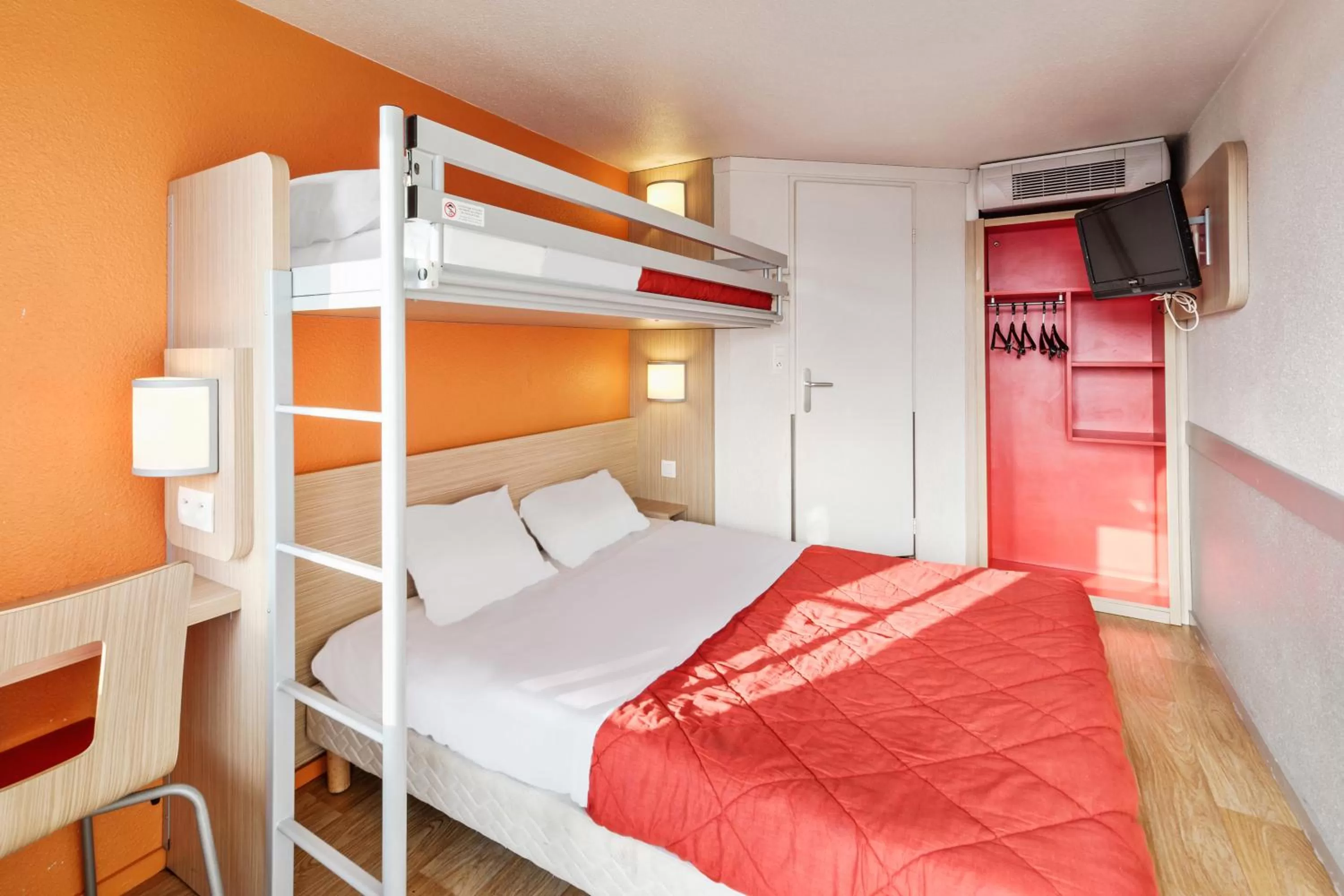 bunk bed, Bed in Premiere Classe Carcassonne