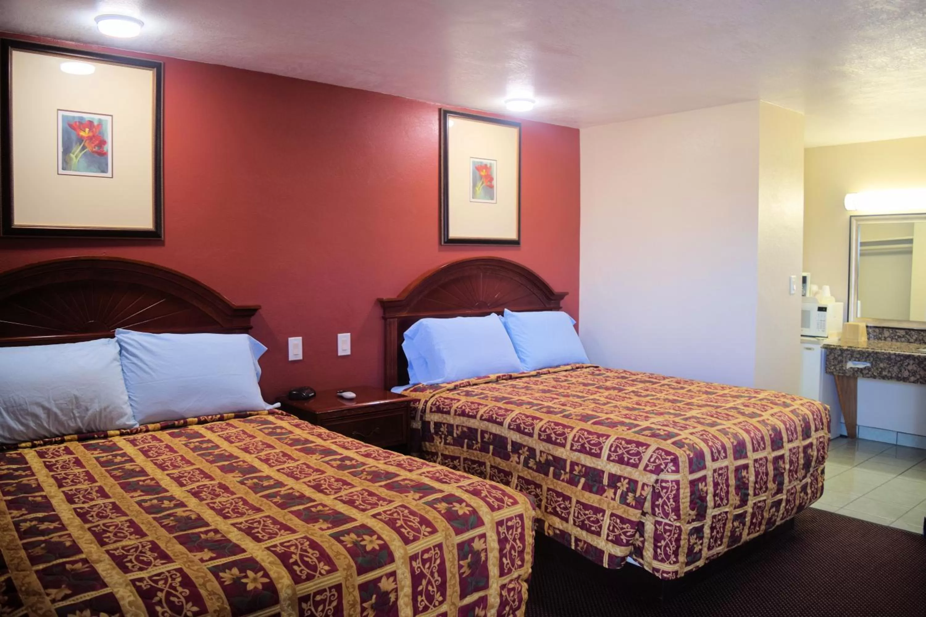 Bed in Western Inn & Suites
