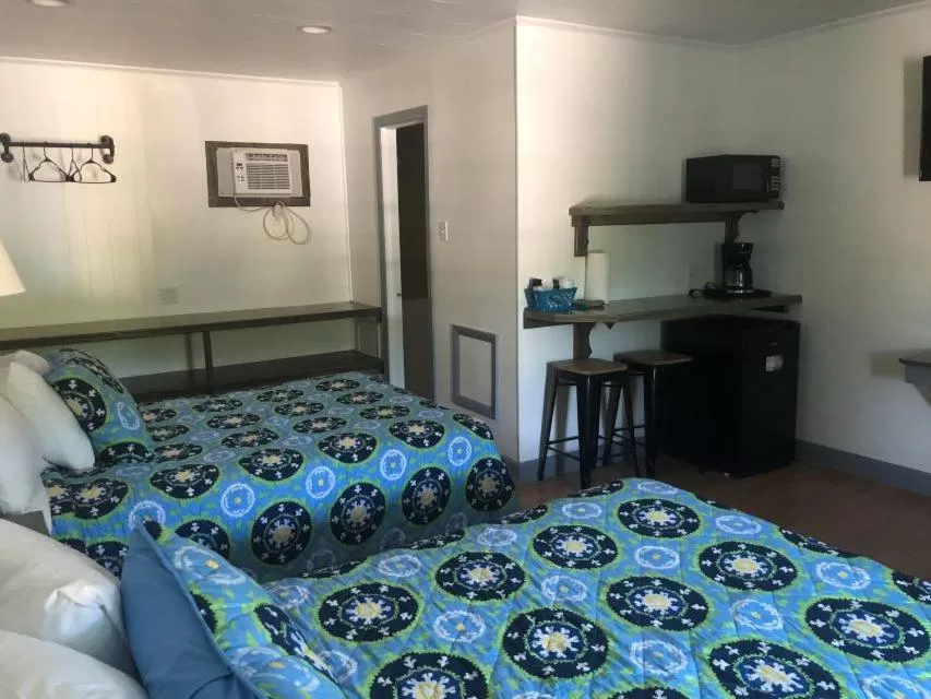 Photo of the whole room, Bed in Swell Motel