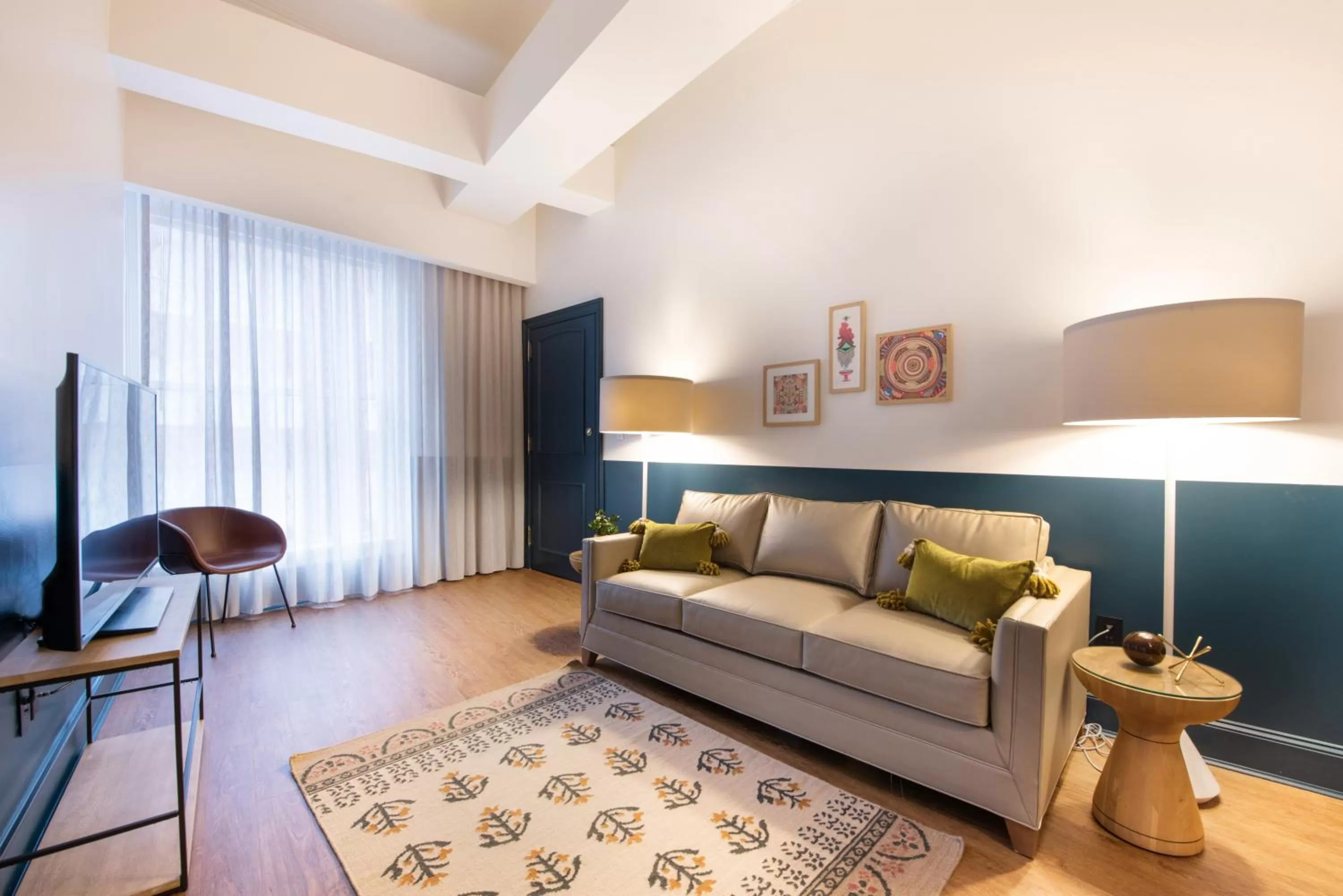 Living room in Hotel Theo New Orleans, Tapestry Collection by Hilton