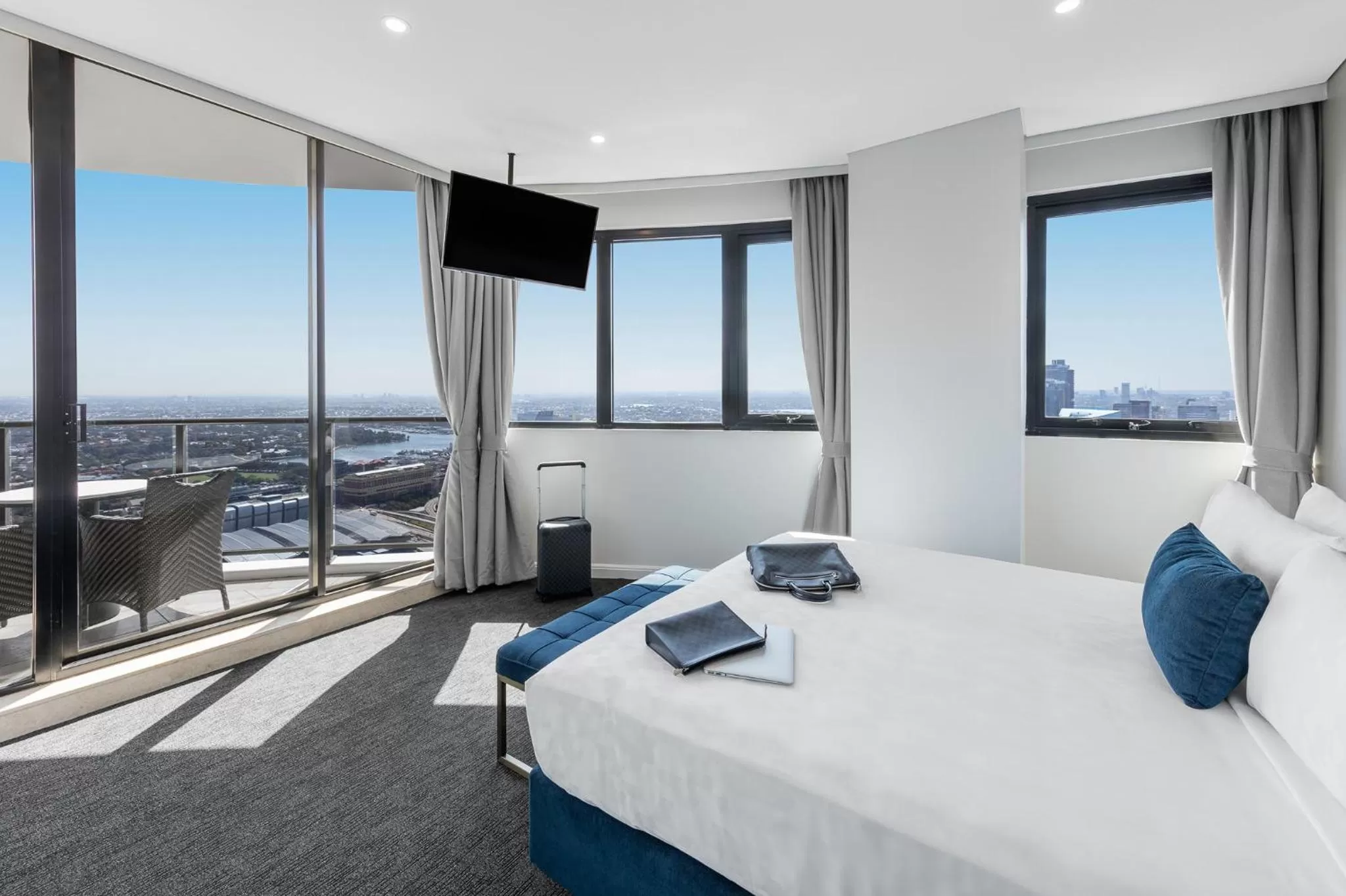 Bed in Meriton Suites Kent Street, Sydney