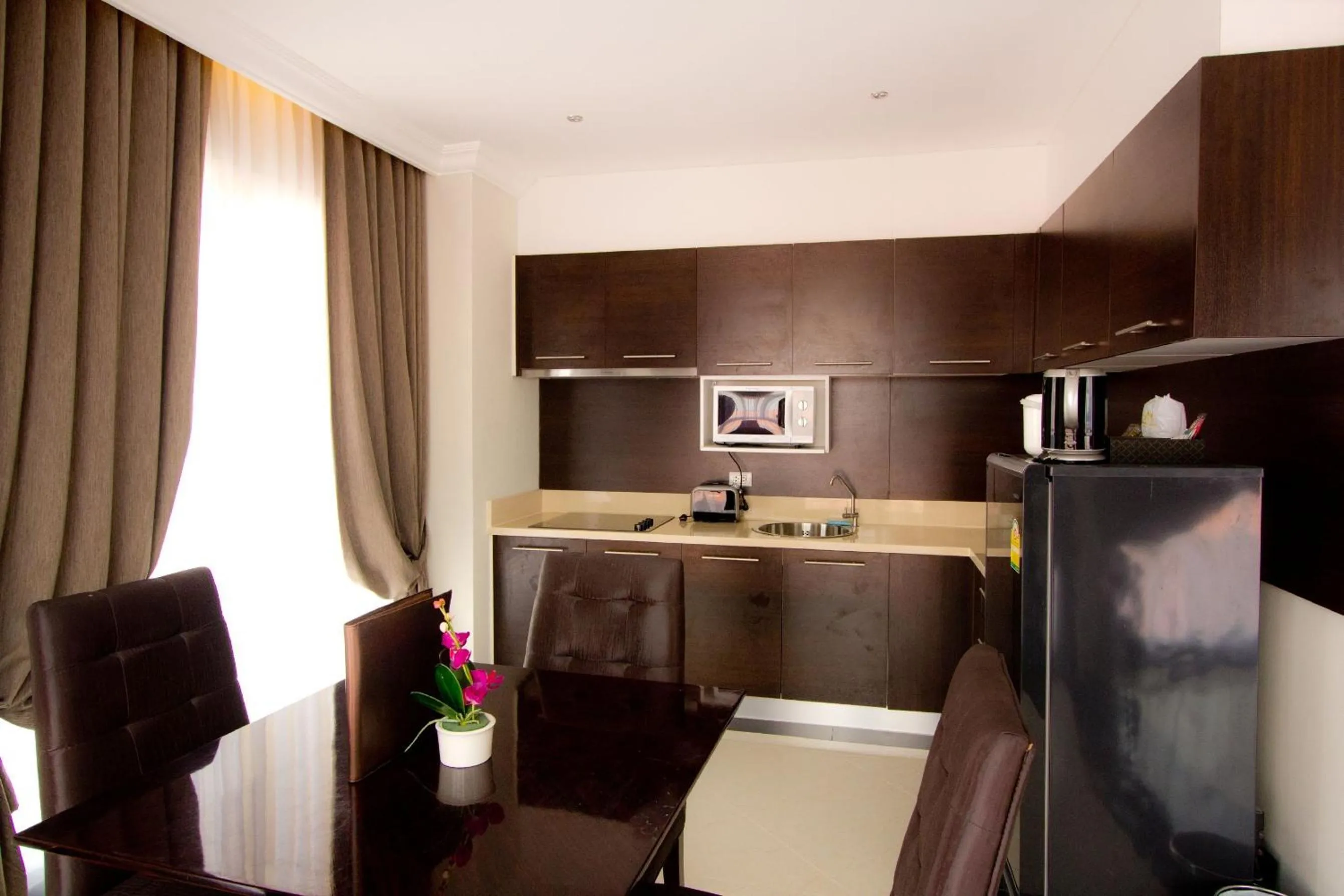 Kitchen or kitchenette in LK Royal Wing