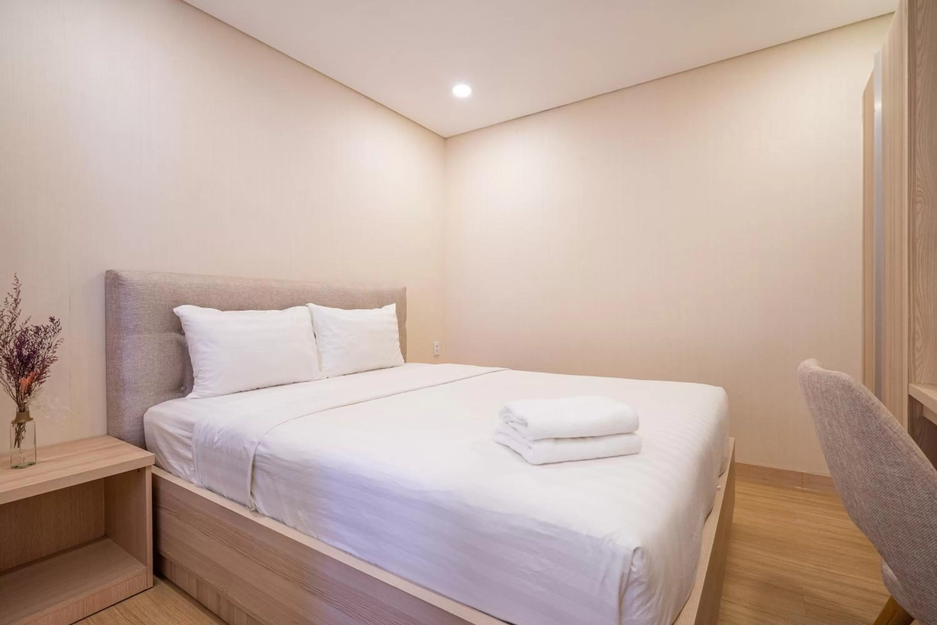 Bed in Luxy Park Hotel & Apartments - Notre Dame