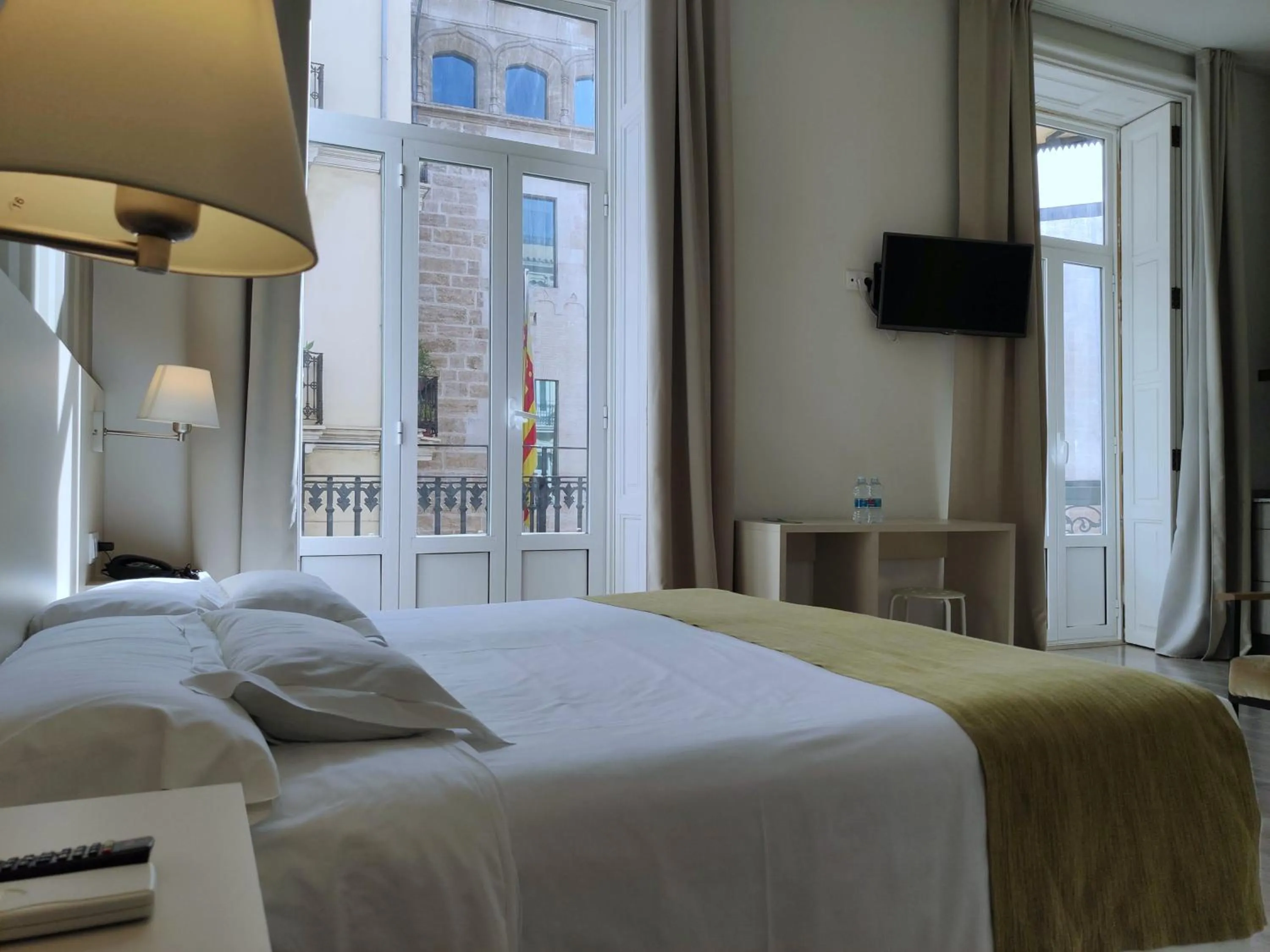 Photo of the whole room, Bed in Hotel San Lorenzo Boutique Plaza