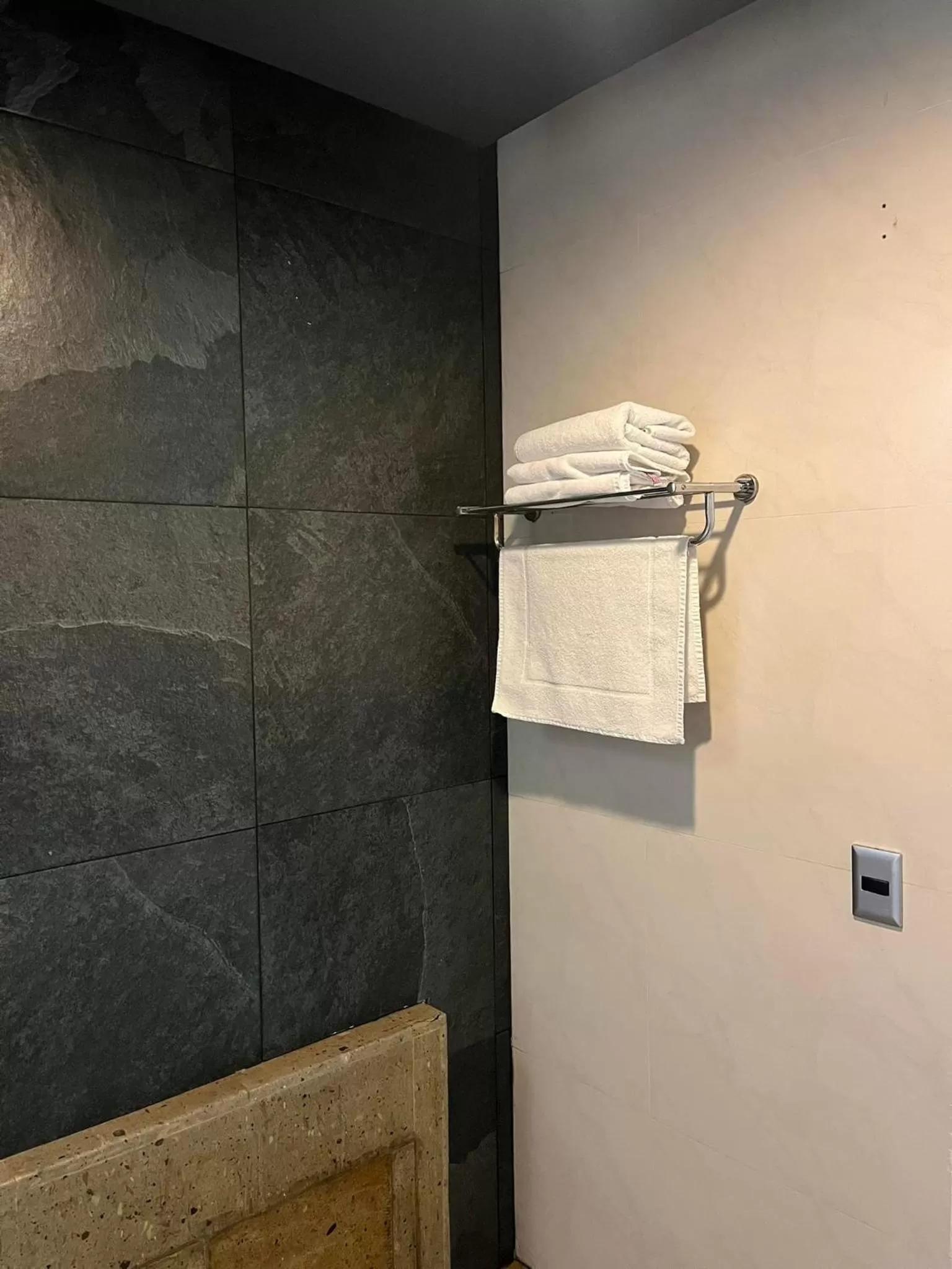 Shower in Zújmú Business Boutique Hotel