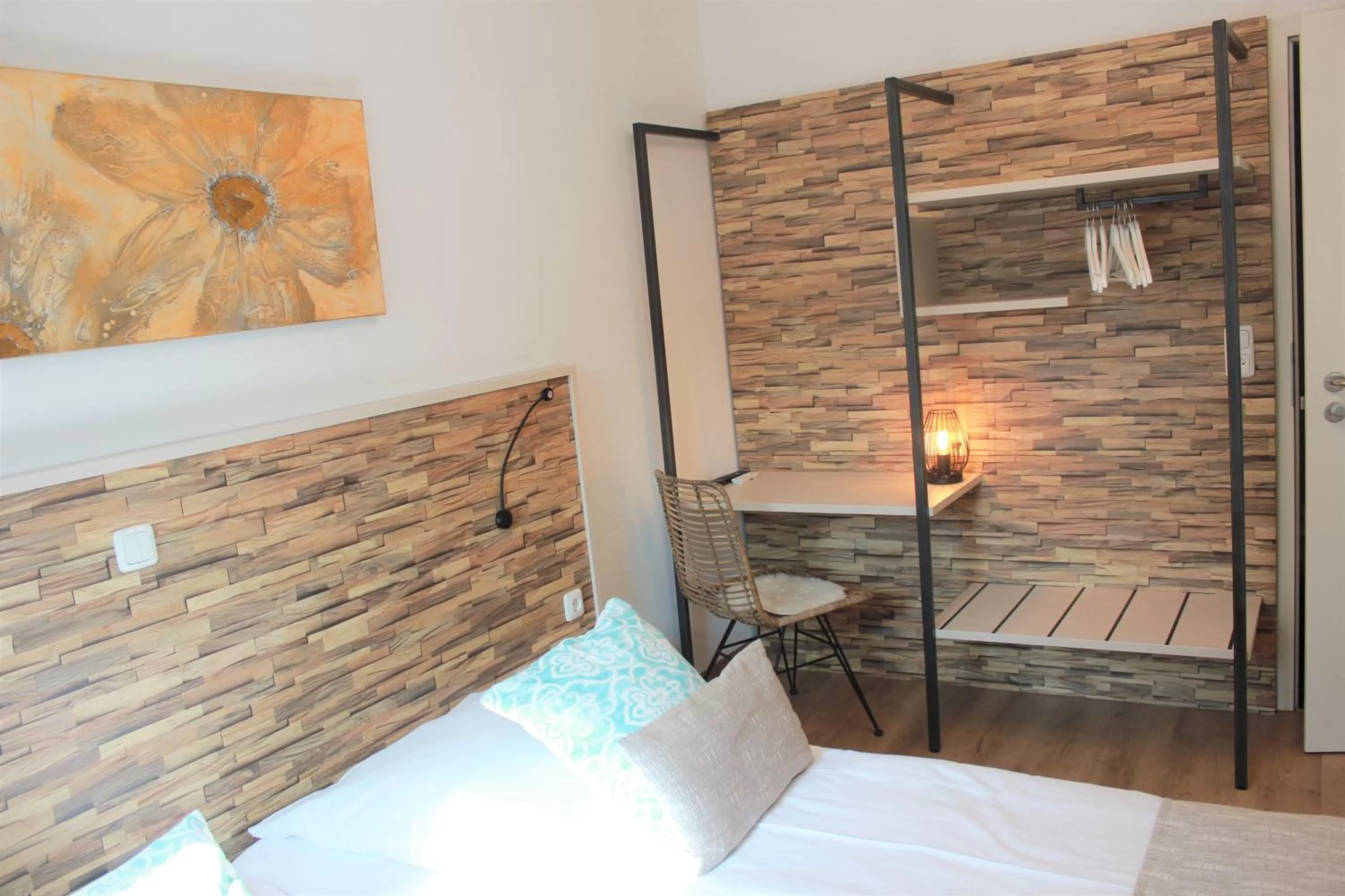 Photo of the whole room, Bed in Am Blumenhaus