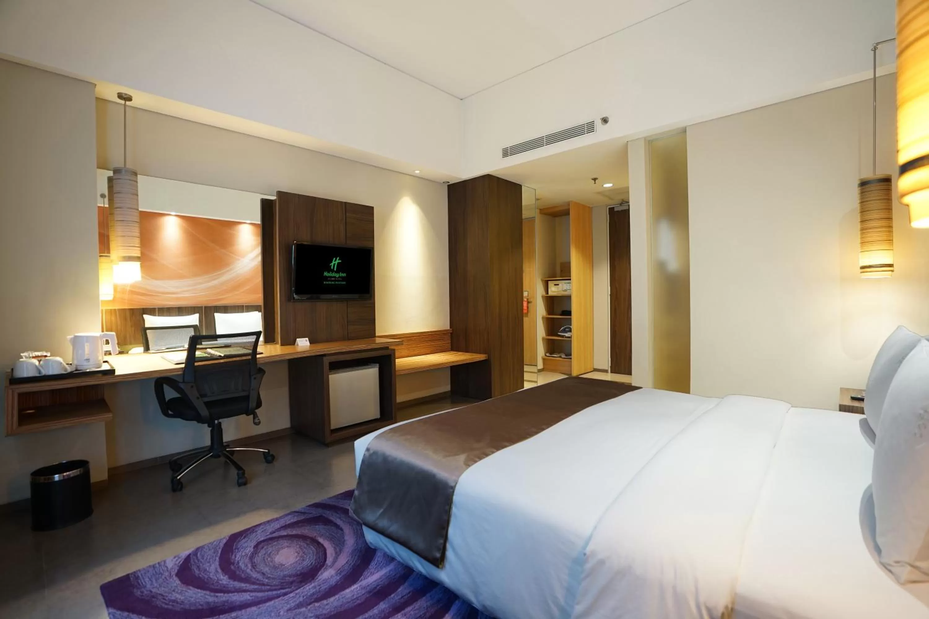 Bed in Holiday Inn Bandung Pasteur by IHG