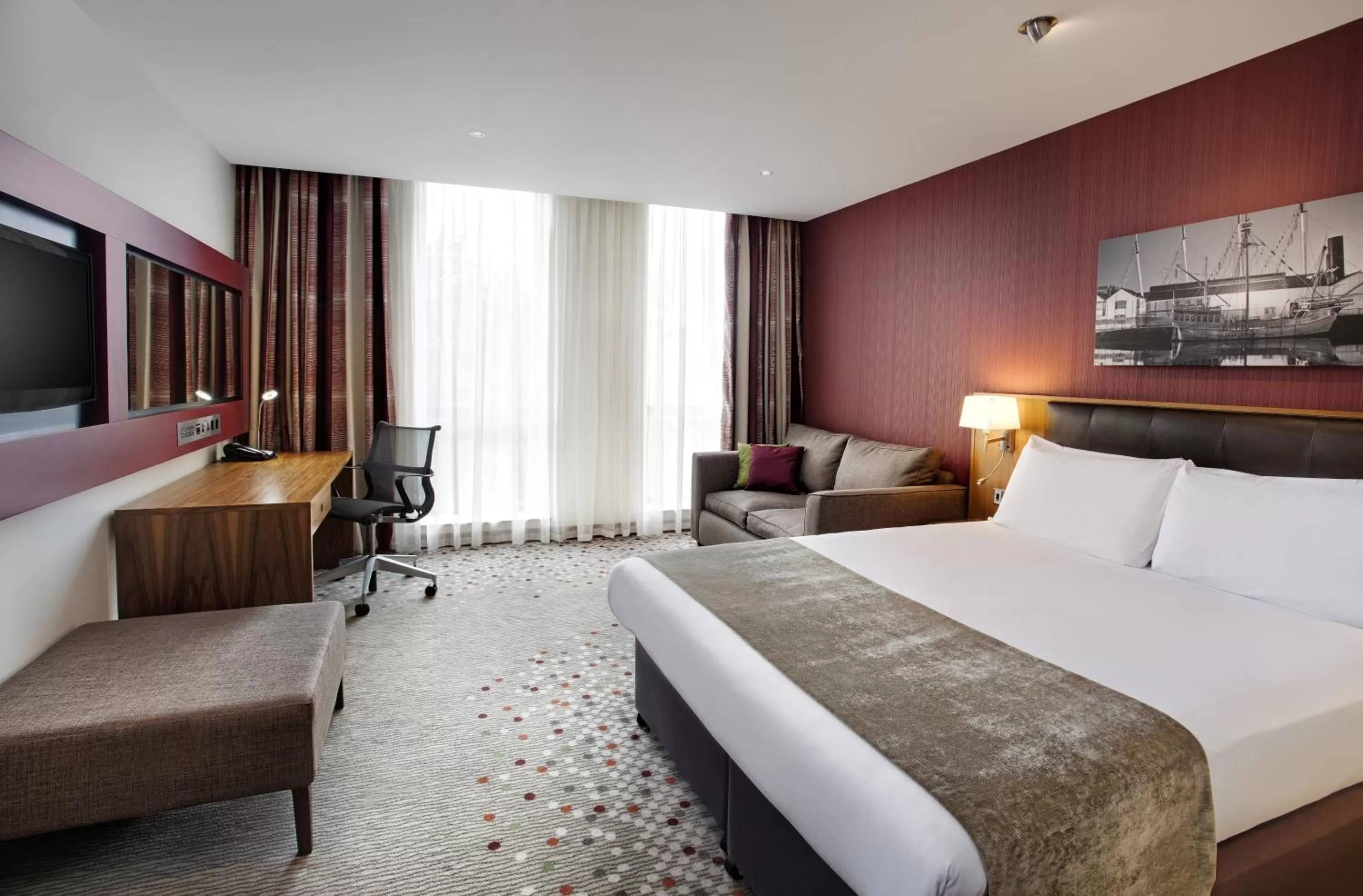 Photo of the whole room, Bed in Holiday Inn Bristol City Centre by IHG